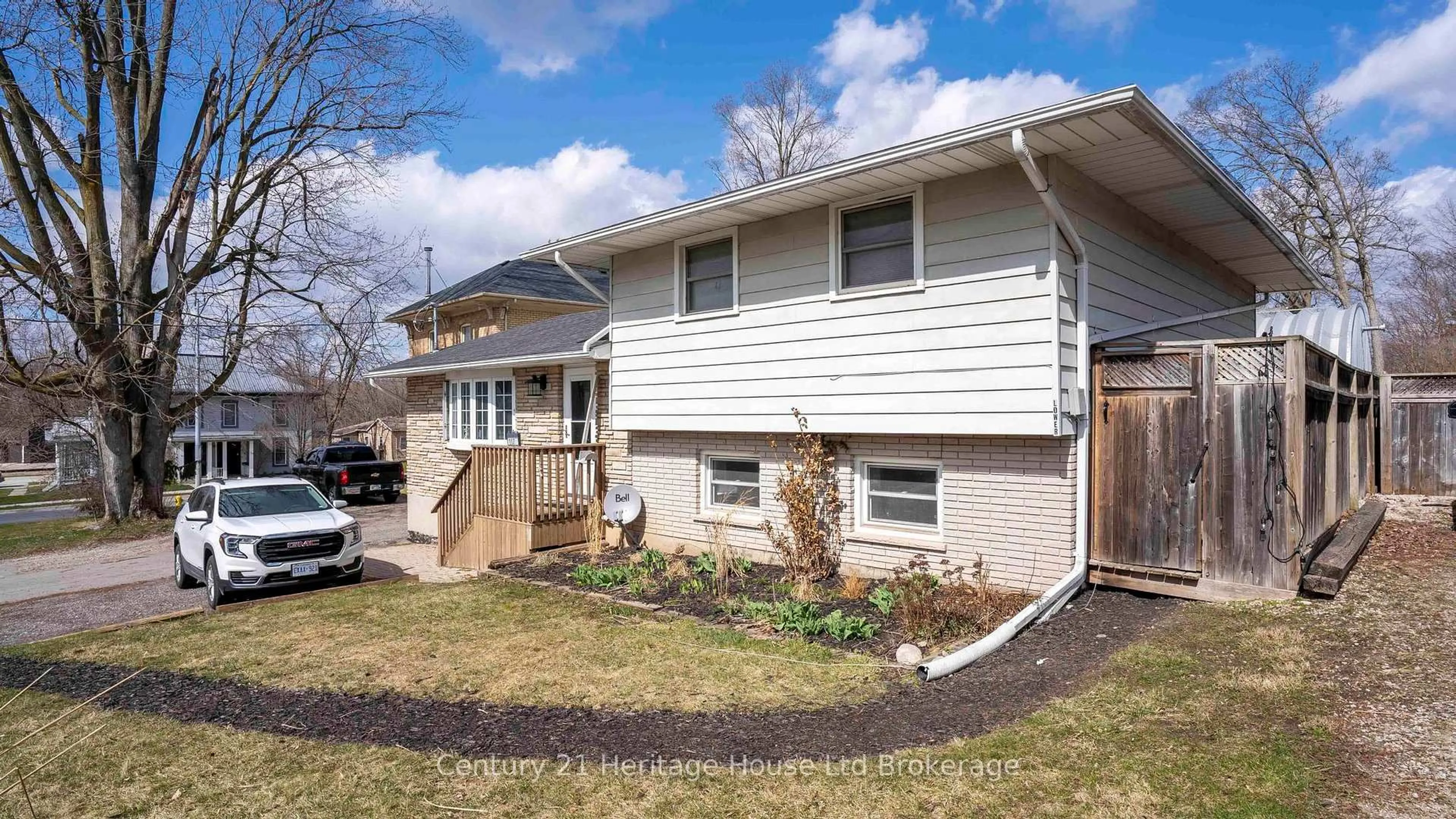 Home with vinyl exterior material, street for 117 Wonham St, Ingersoll Ontario N5C 2Y9