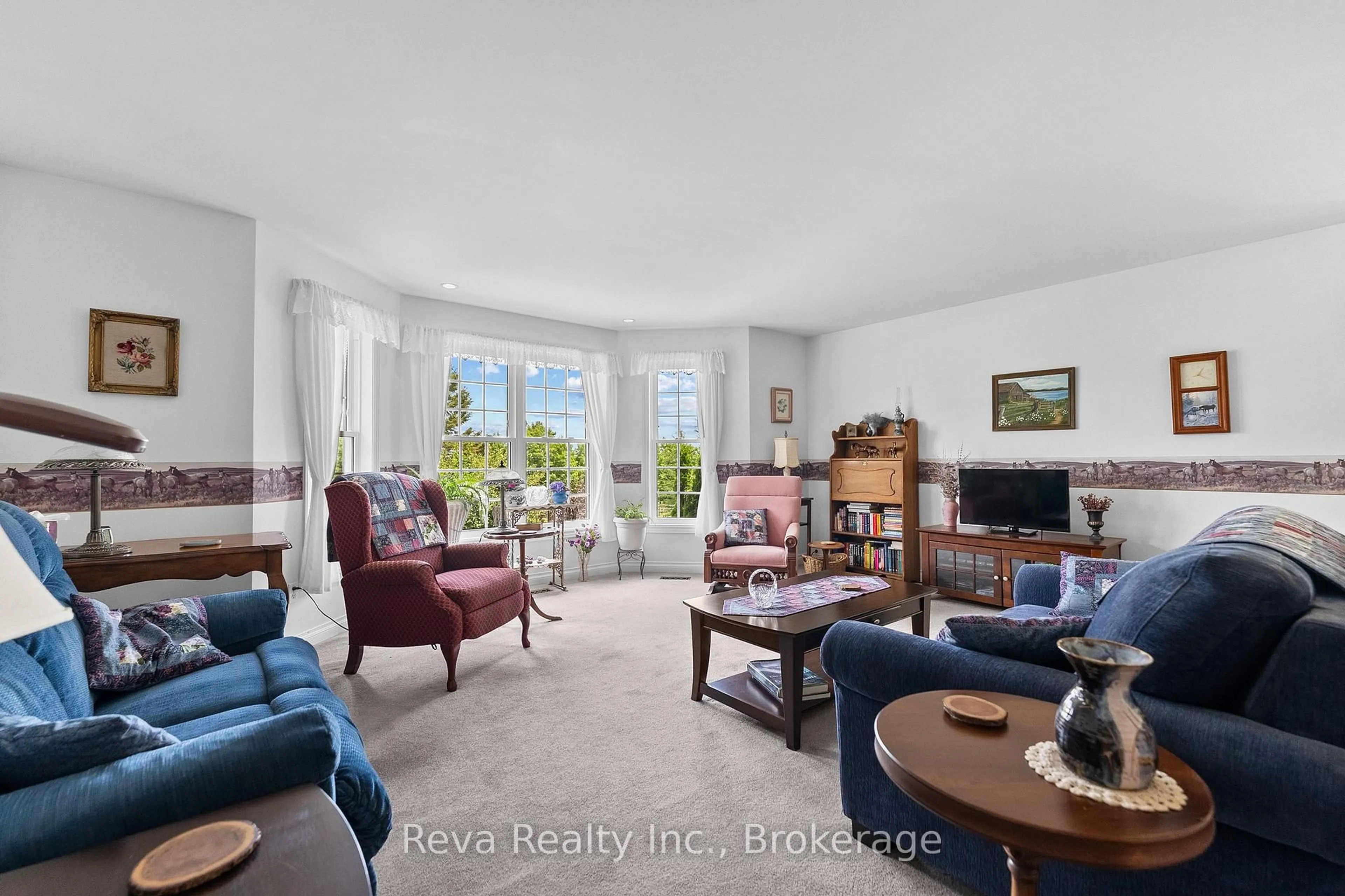 Living room with furniture, unknown for 152 Hass Rd, Maynooth Ontario K0L 2S0