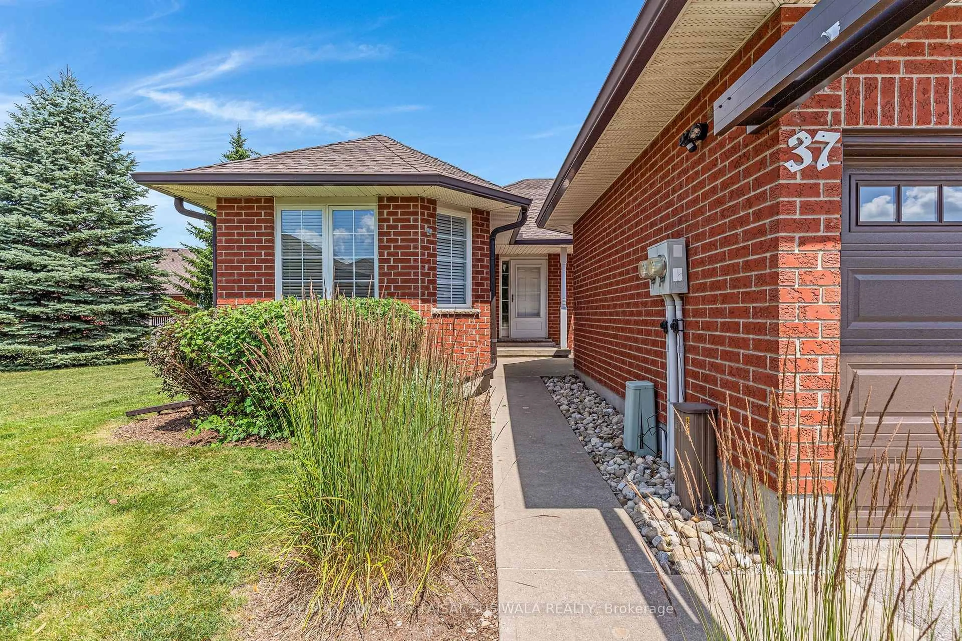 Home with brick exterior material, street for 10 Isherwood Ave #37, Cambridge Ontario N1R 8L5