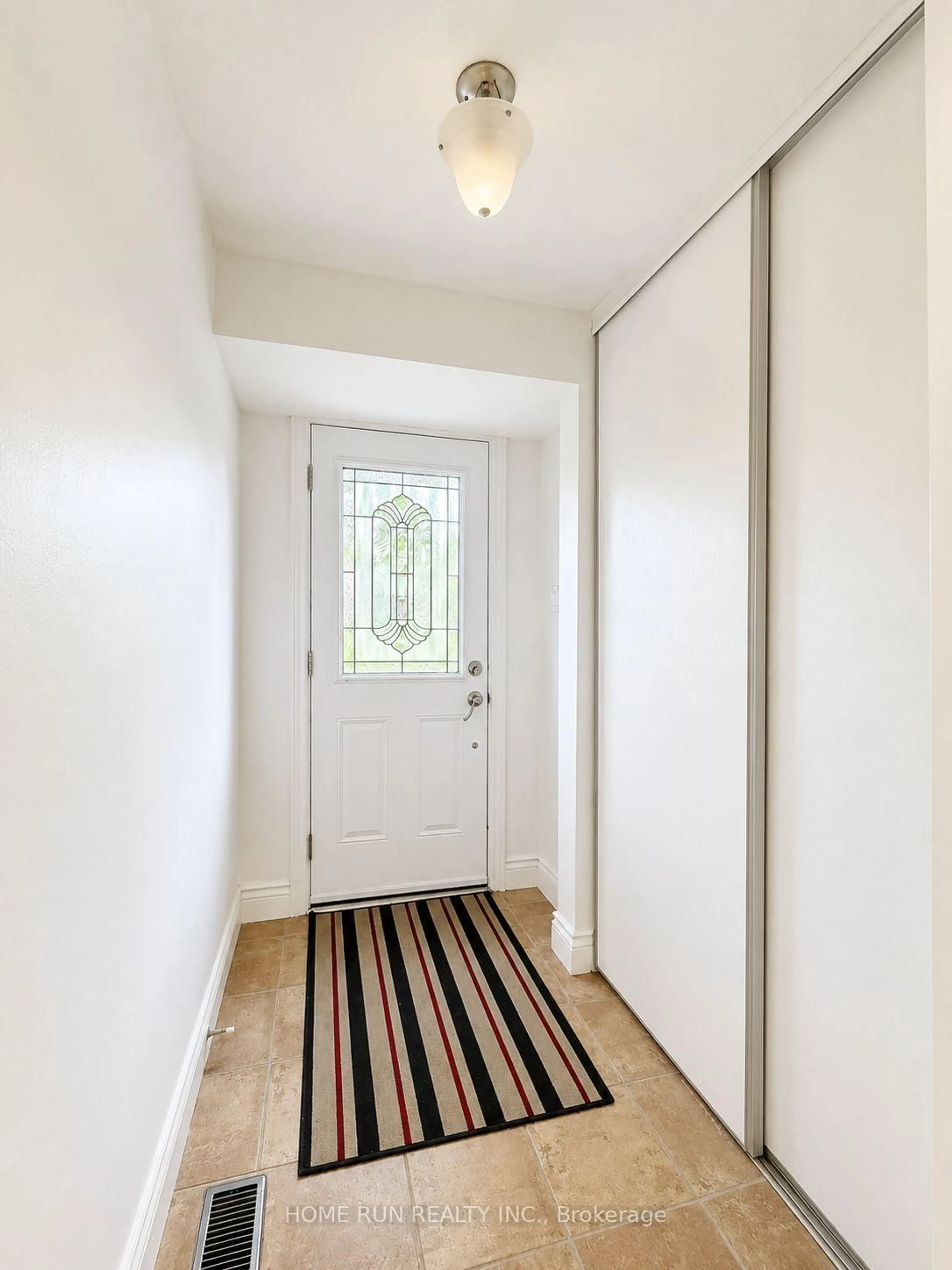 Indoor entryway for 98 Canter Blvd, Ottawa Ontario K2G 2M7