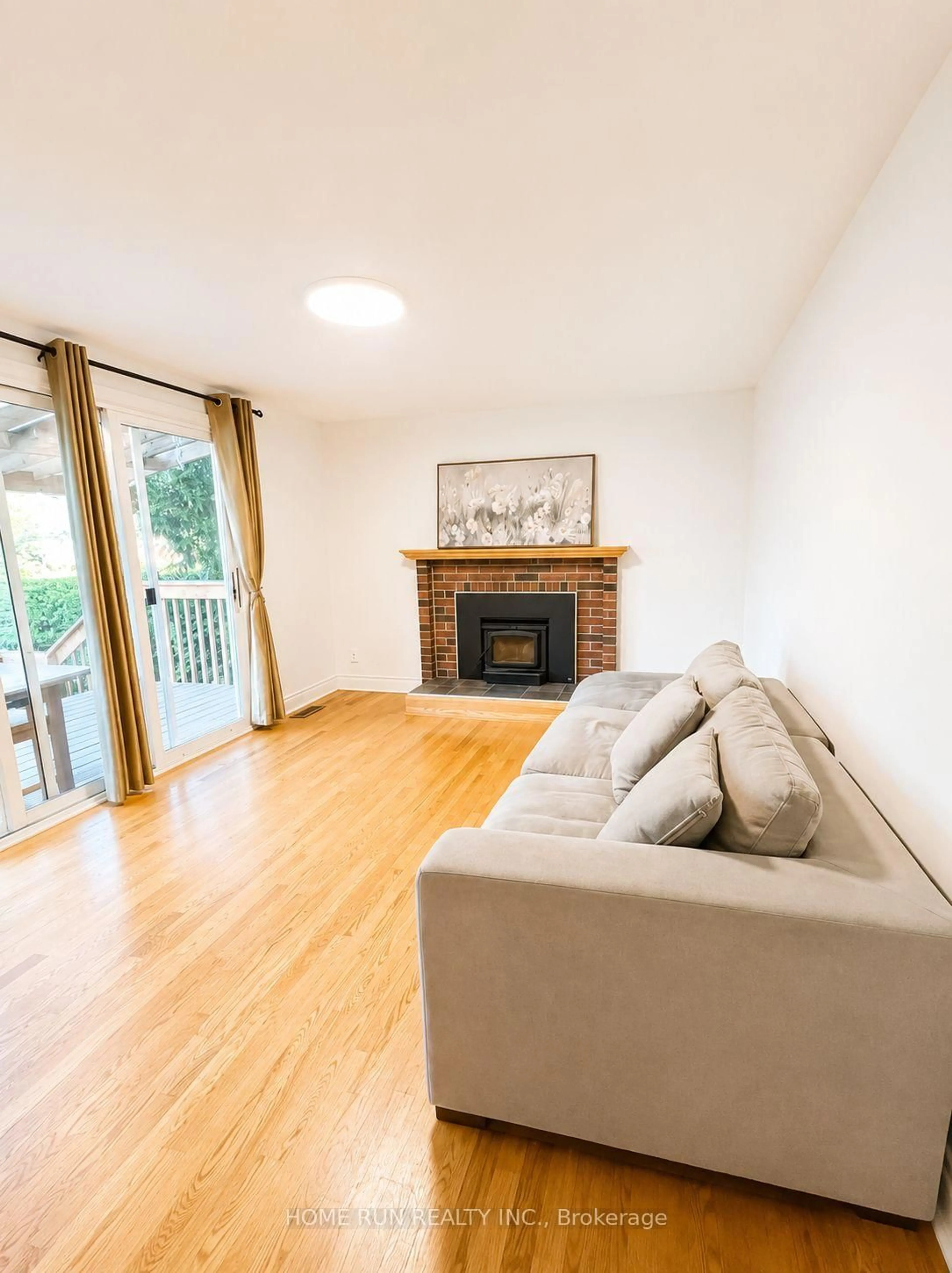 Living room with furniture, wood/laminate floor for 98 Canter Blvd, Ottawa Ontario K2G 2M7