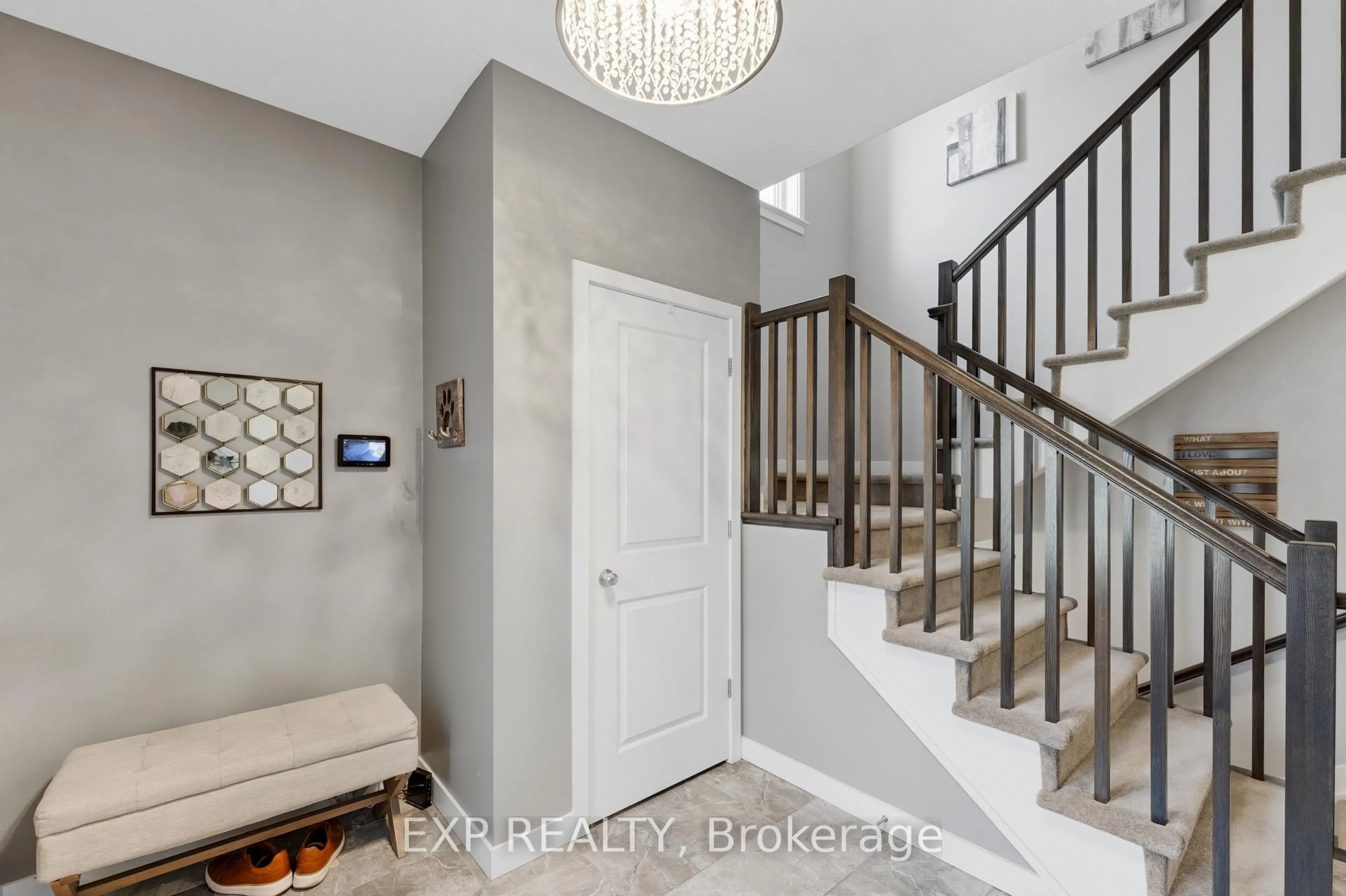 Indoor entryway for 307 Oxer Pl, Ottawa Ontario K2V 0C6