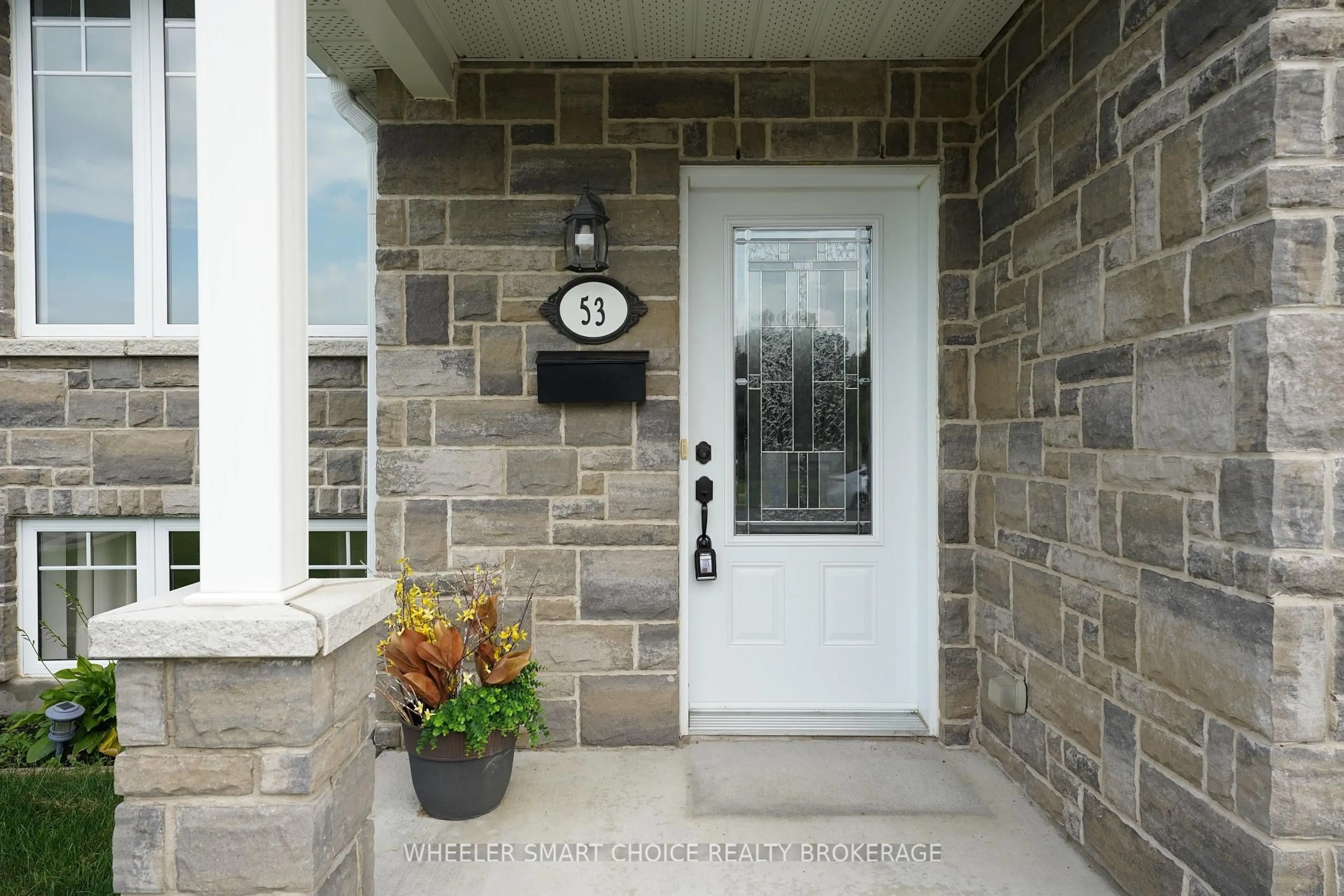Indoor entryway for 53 Mercier Ave, Cornwall Ontario K6K 0B7