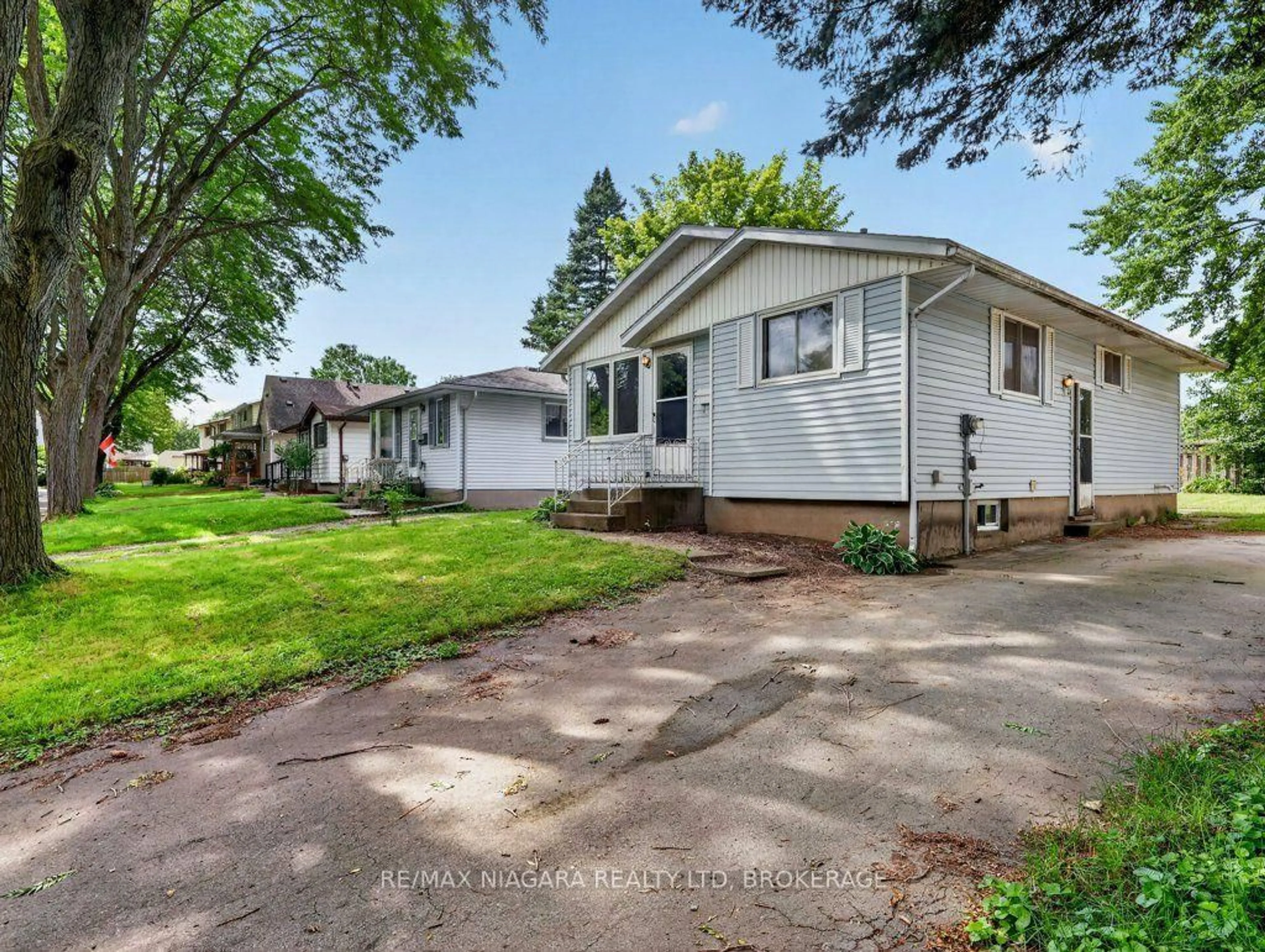 Unknown for 6127 Strohan St, Niagara Falls Ontario L2J 3J3
