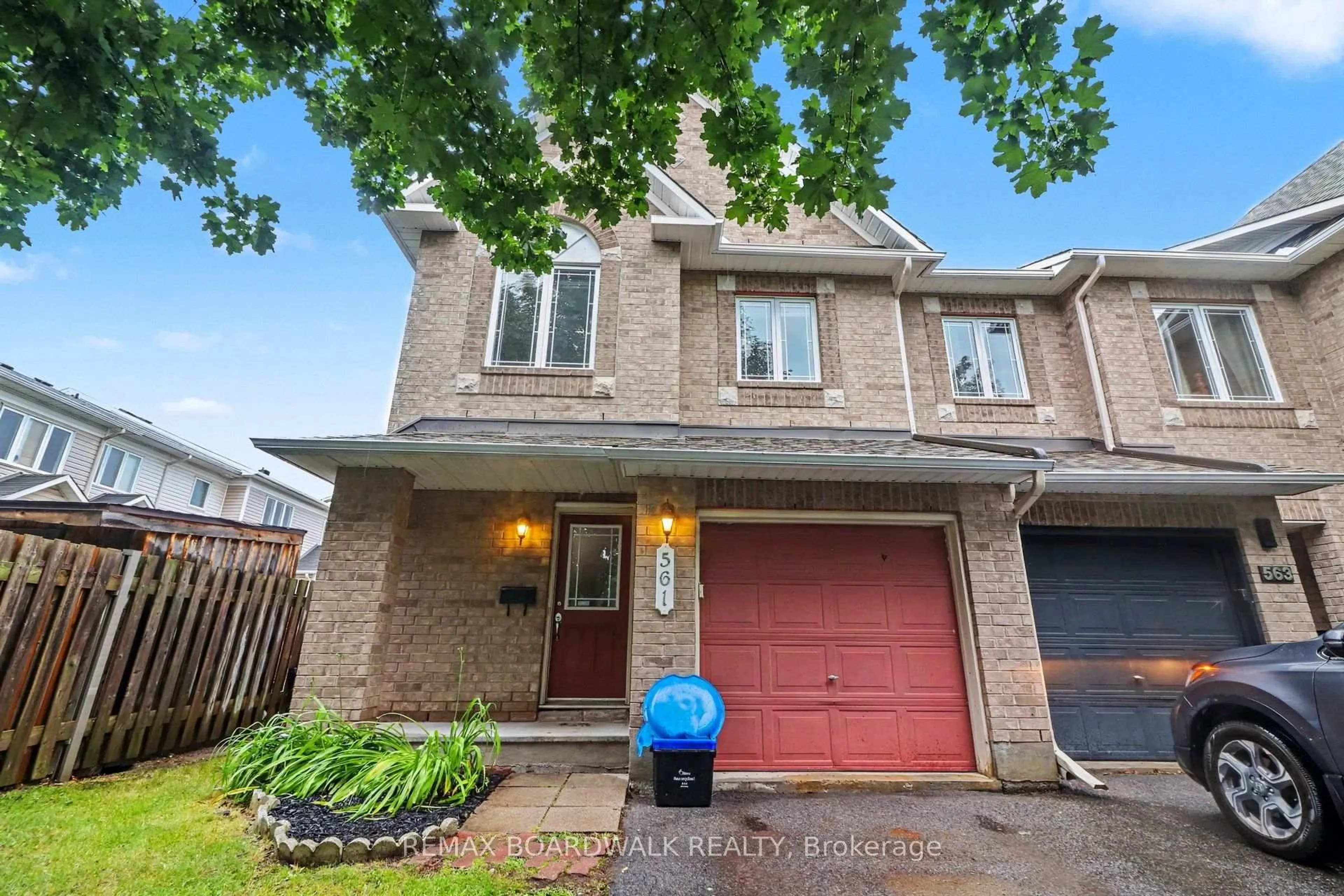 Home with brick exterior material, street for 561 AQUAVIEW Dr, Ottawa Ontario K4A 4V4