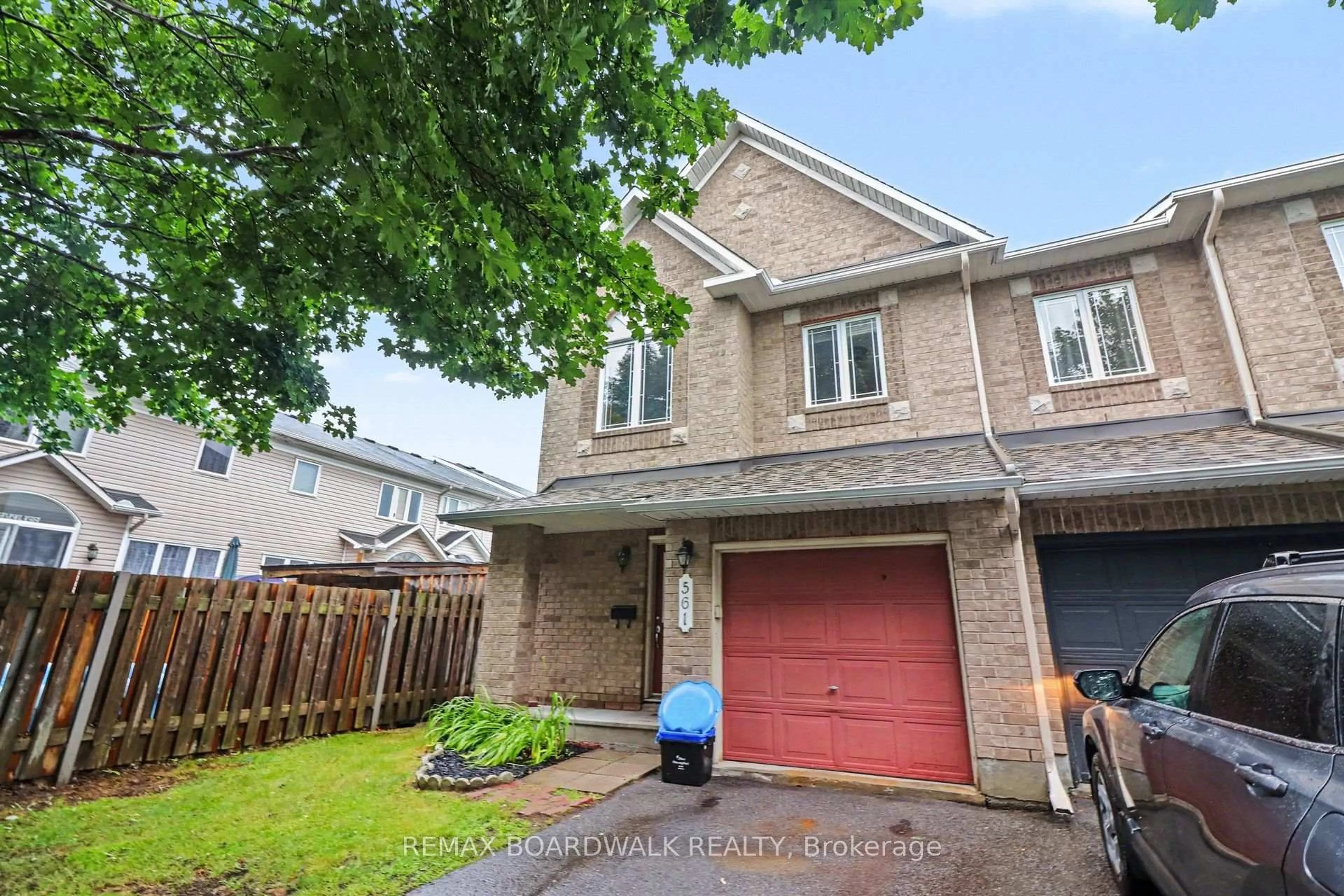A pic from outside/outdoor area/front of a property/back of a property/a pic from drone, street for 561 AQUAVIEW Dr, Ottawa Ontario K4A 4V4