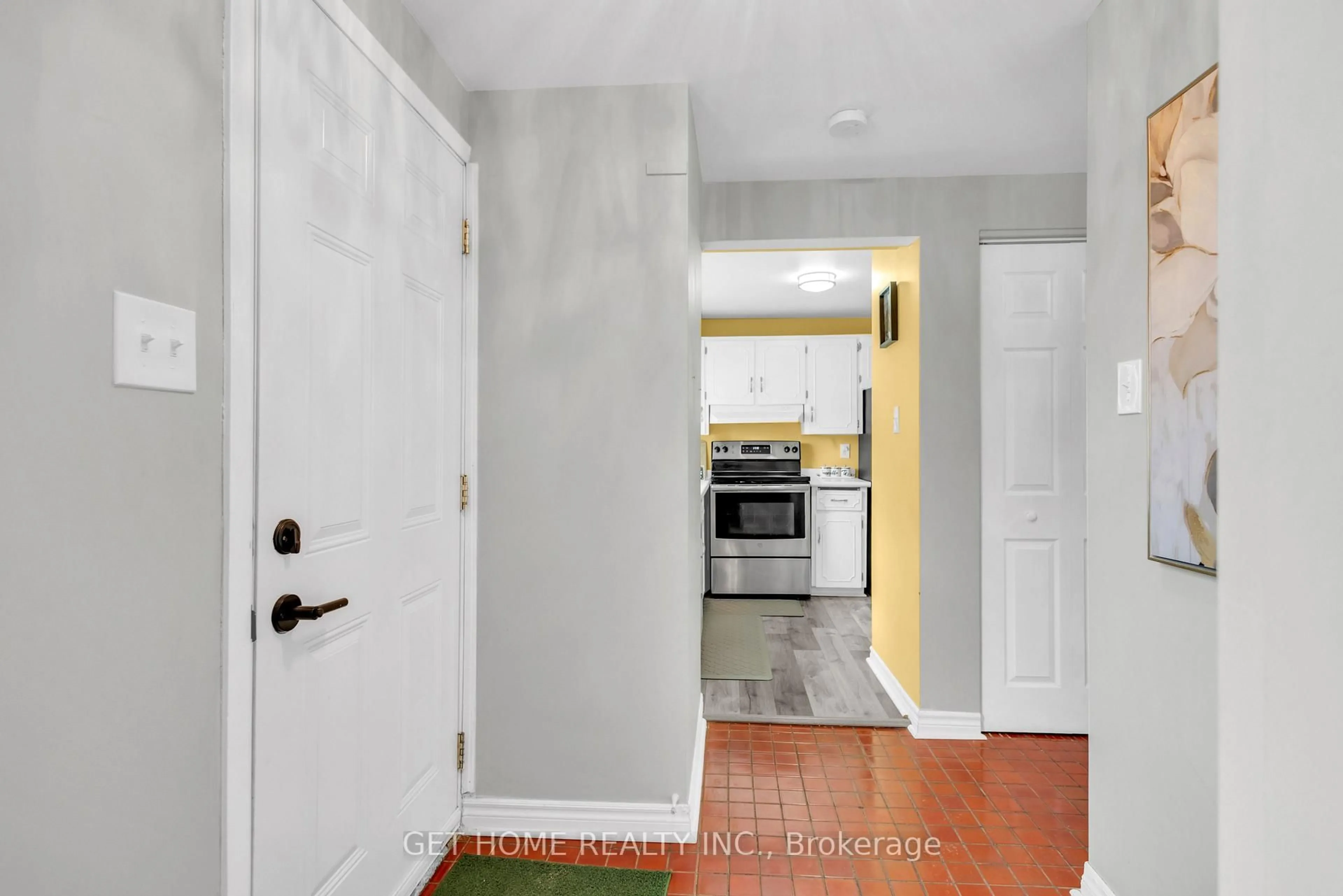 Indoor entryway for 120 Country Club Dr #73, Guelph Ontario N1E 3K7