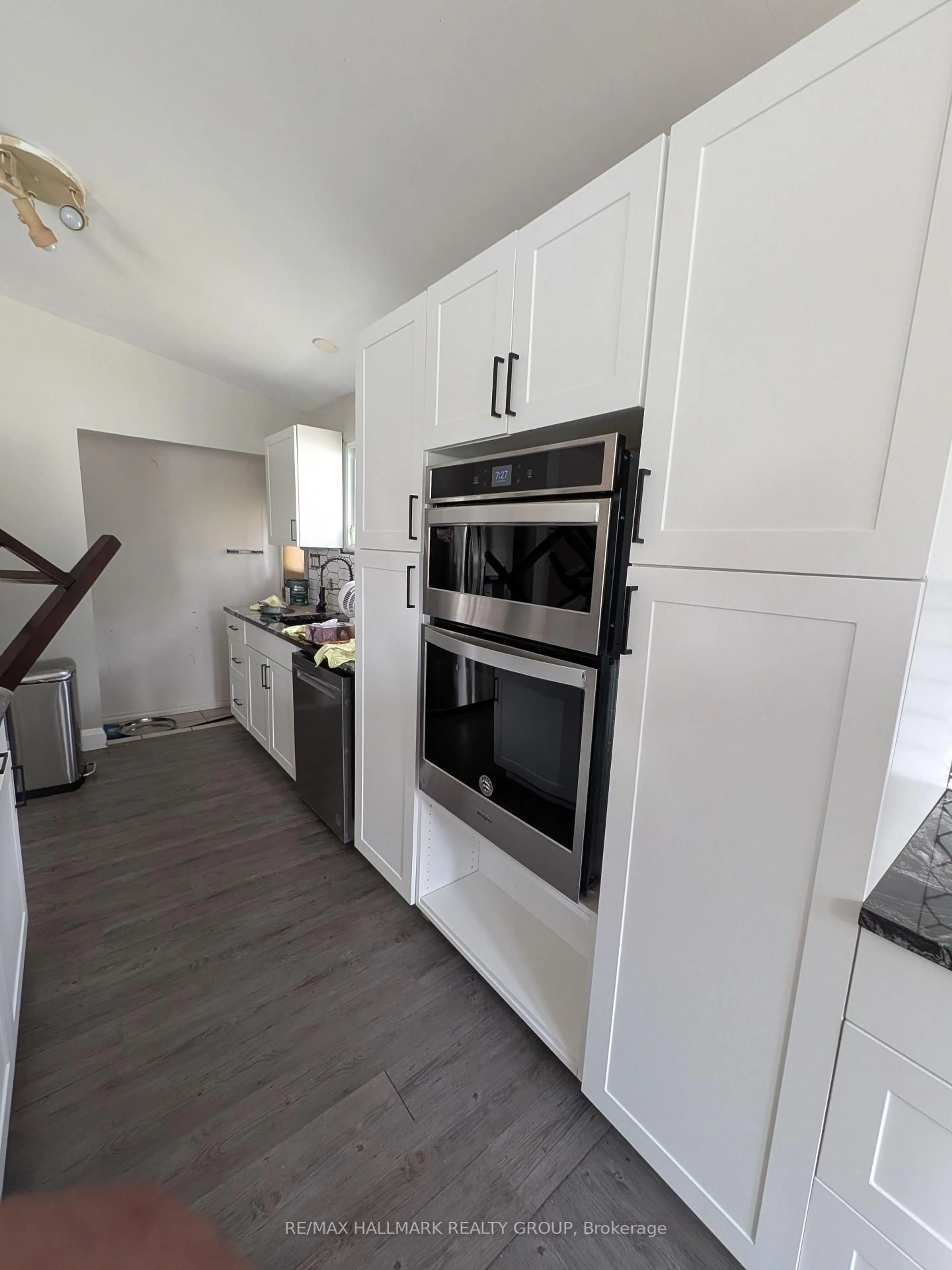 Open concept kitchen, wood/laminate floor for 1408 Major Rd, Ottawa Ontario K1E 1H4