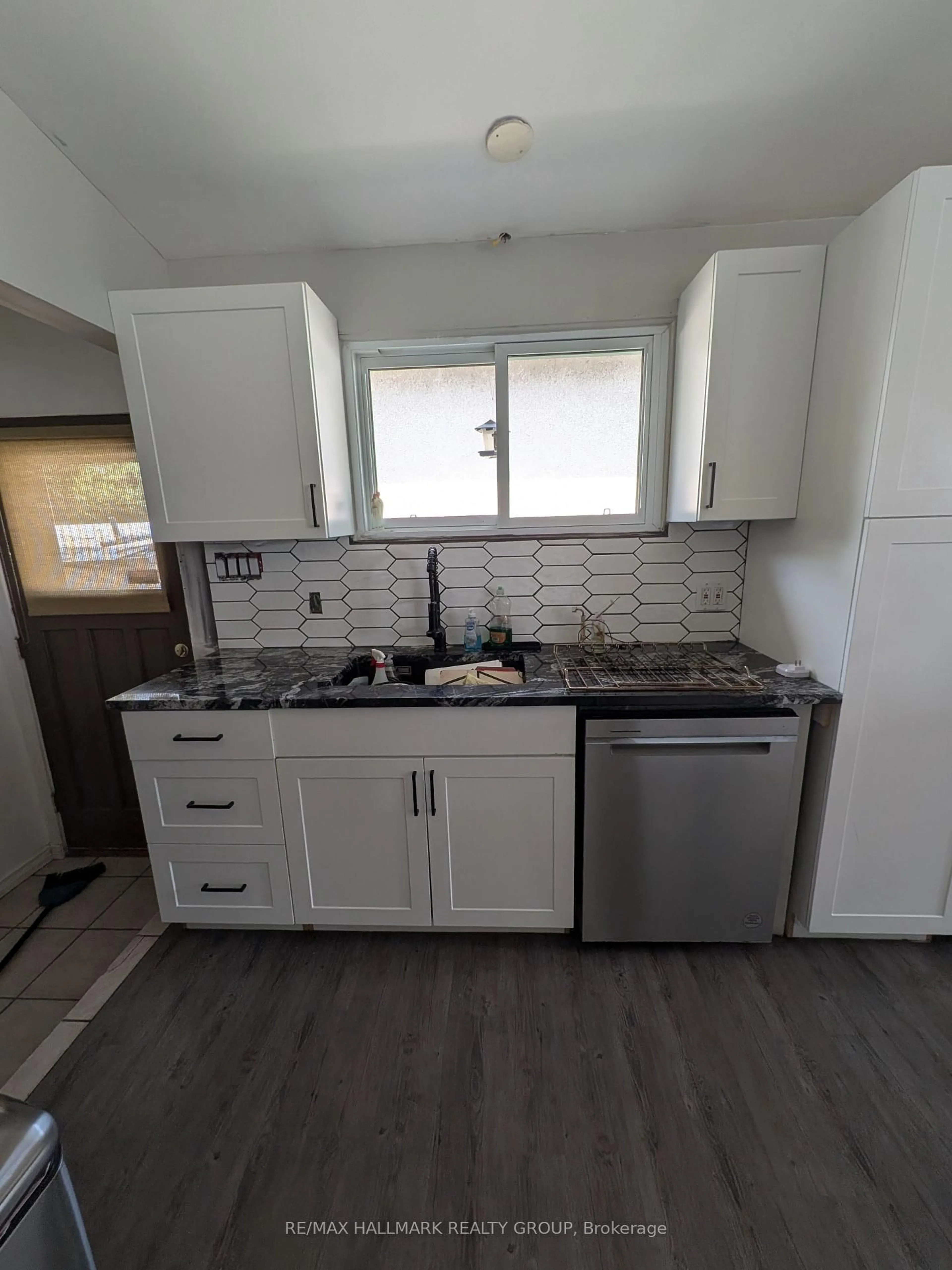 Standard kitchen, unknown for 1408 Major Rd, Ottawa Ontario K1E 1H4