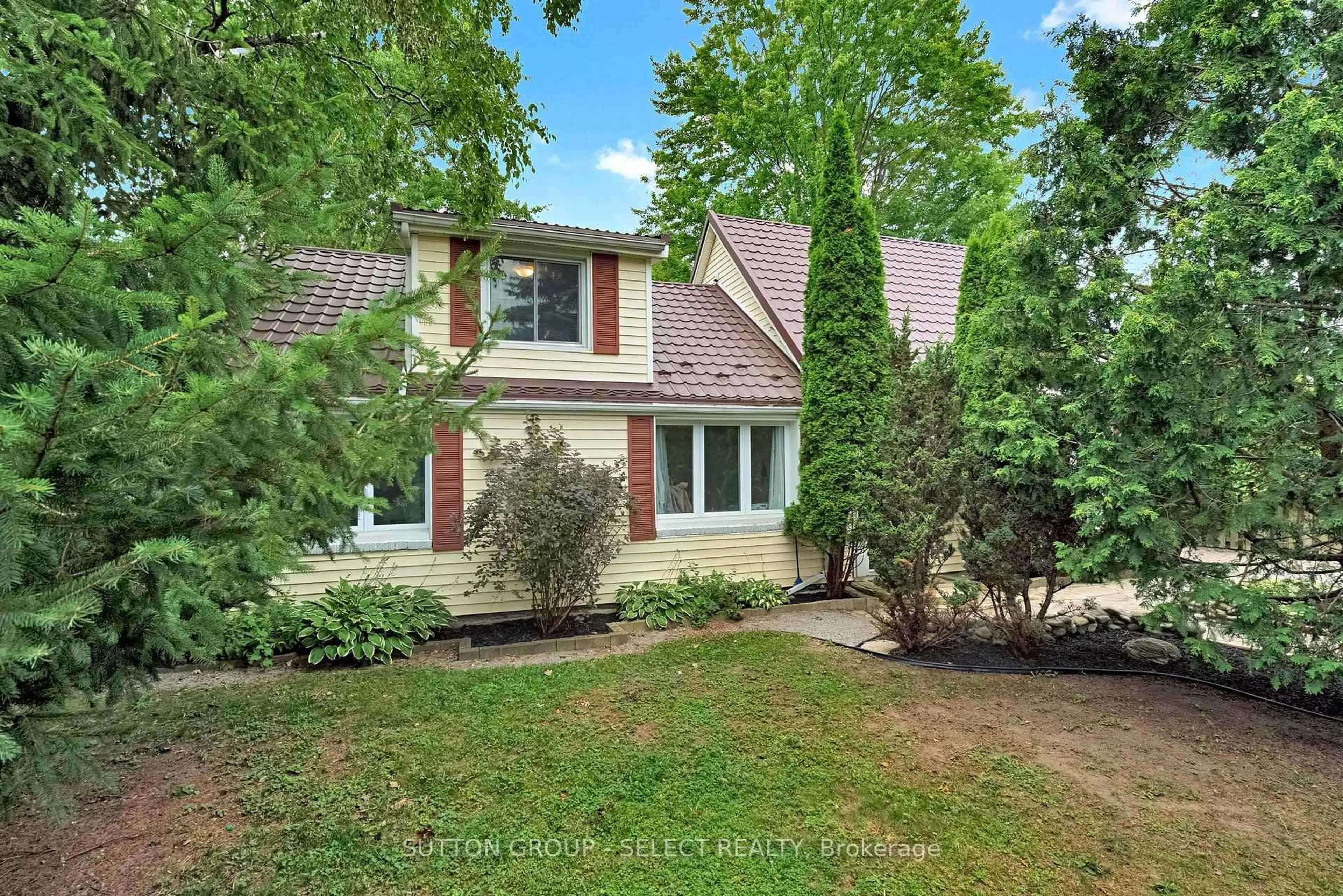 A pic from outside/outdoor area/front of a property/back of a property/a pic from drone, street for 1129 Sunningdale Rd, London North Ontario N5X 4B1