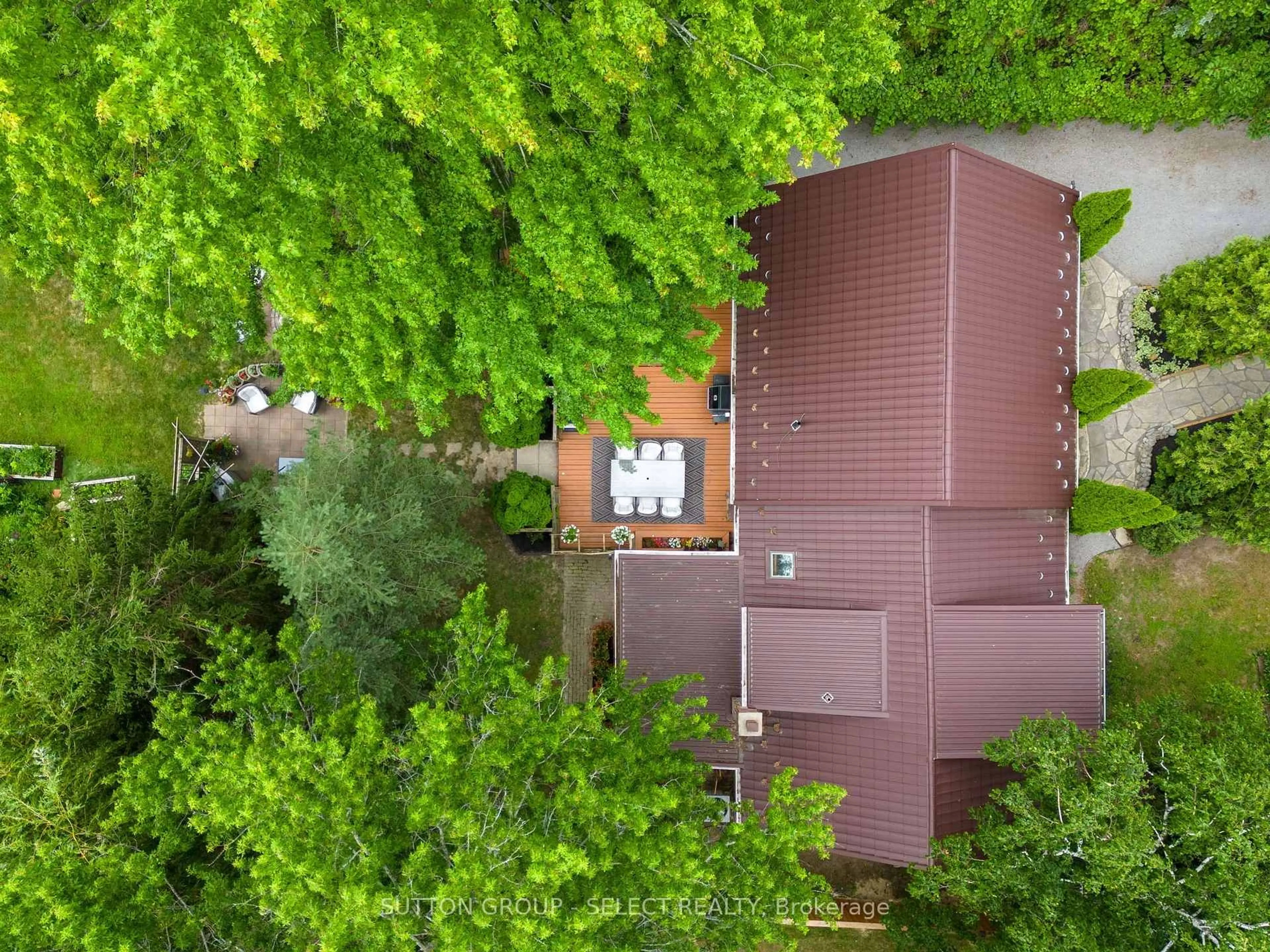 A pic from outside/outdoor area/front of a property/back of a property/a pic from drone, unknown for 1129 Sunningdale Rd, London North Ontario N5X 4B1