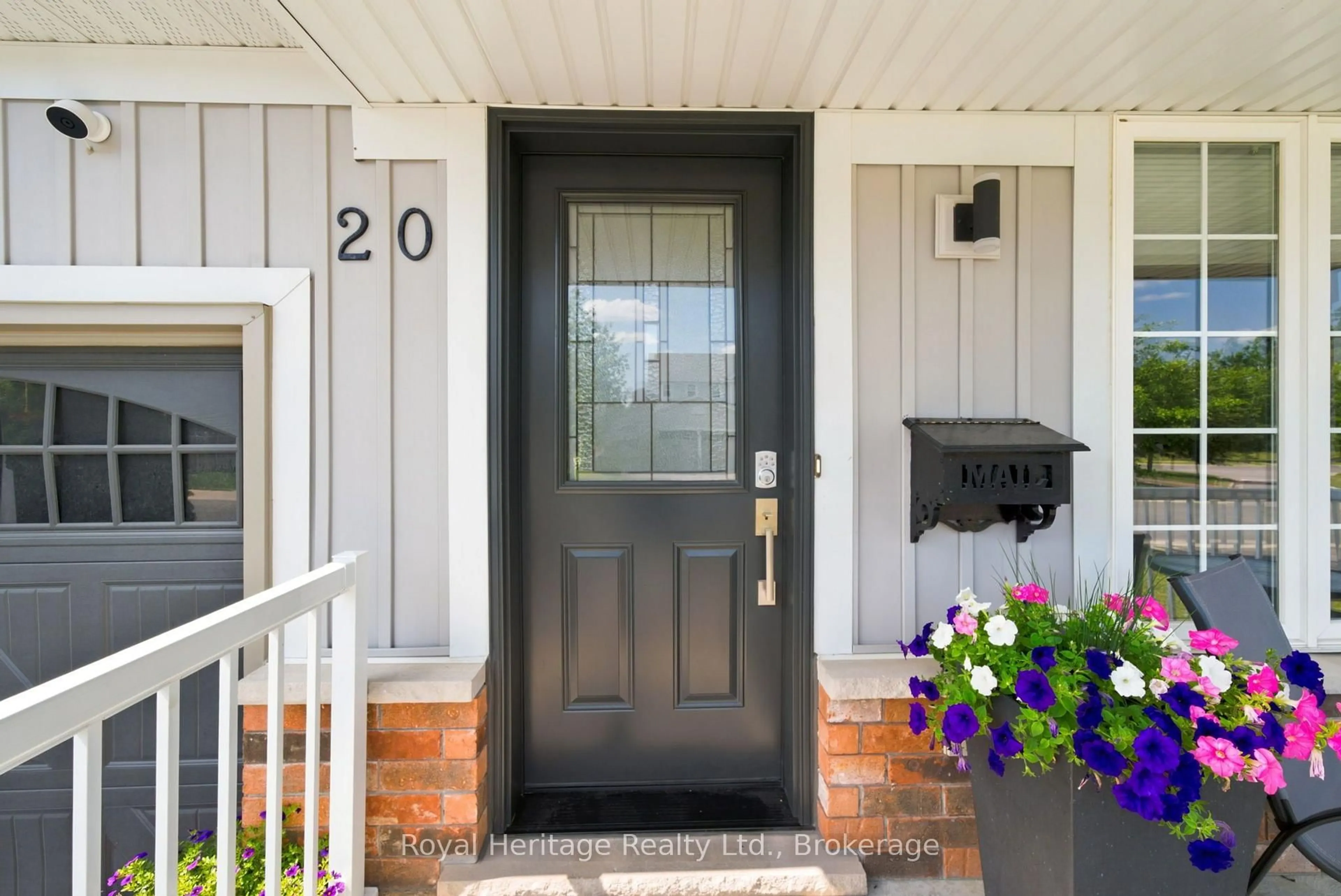 Indoor entryway for 20 Fallingbrook Cres, Kawartha Lakes Ontario K9V 0B3