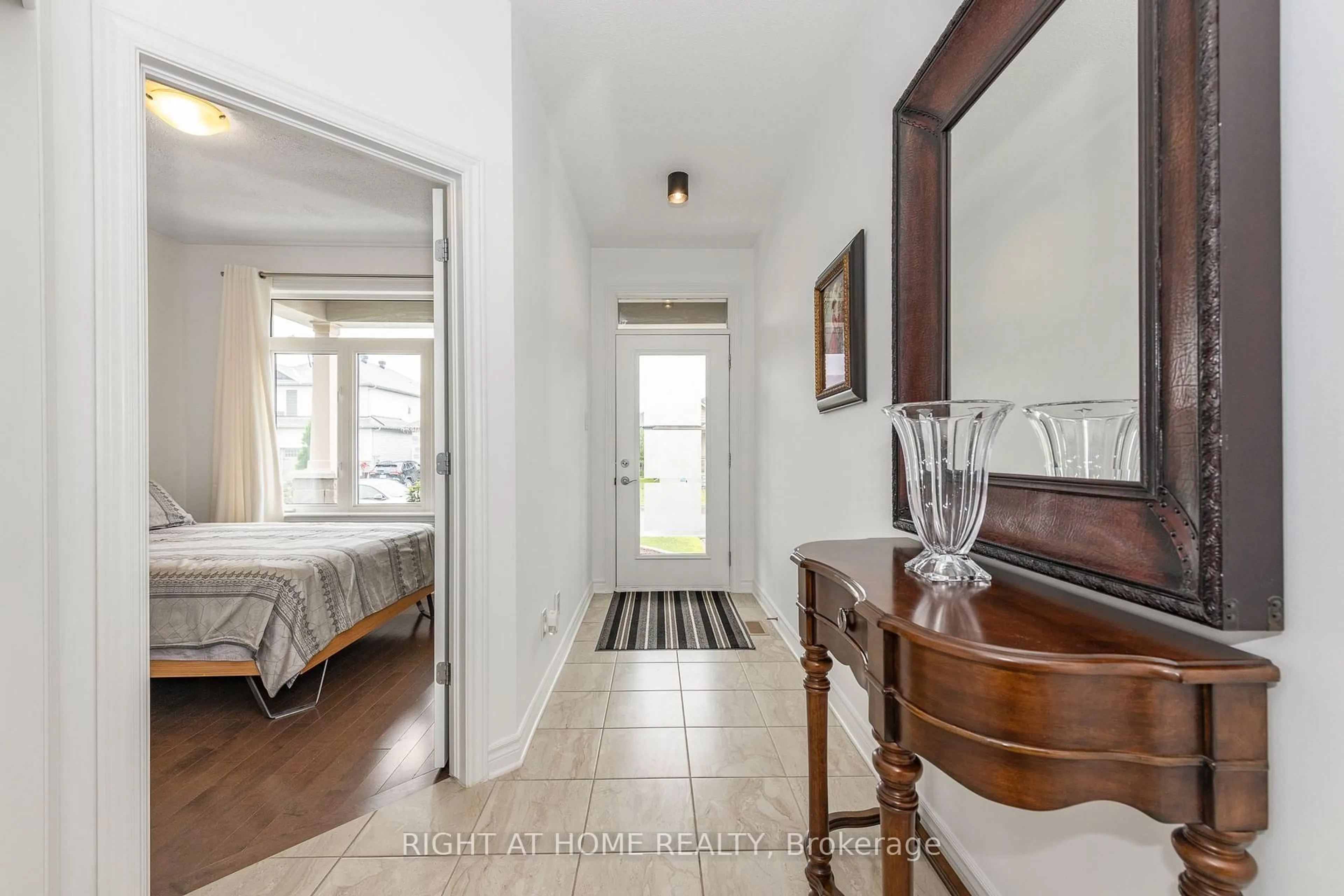 Indoor entryway for 238 De L'Etang St, Clarence-Rockland Ontario K4K 0K1