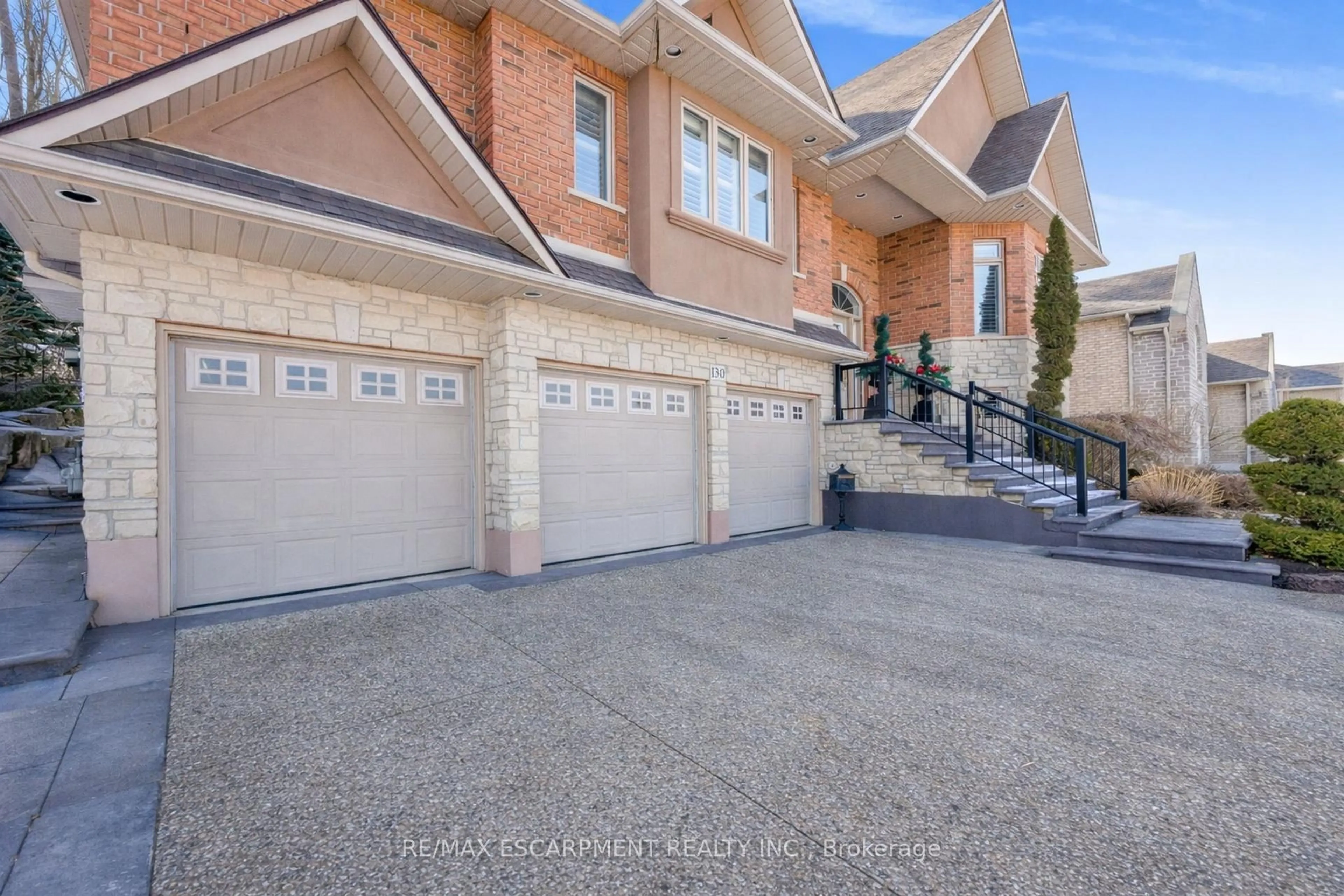 Unknown for 130 DORCHESTER Dr, Grimsby Ontario L3M 1A8