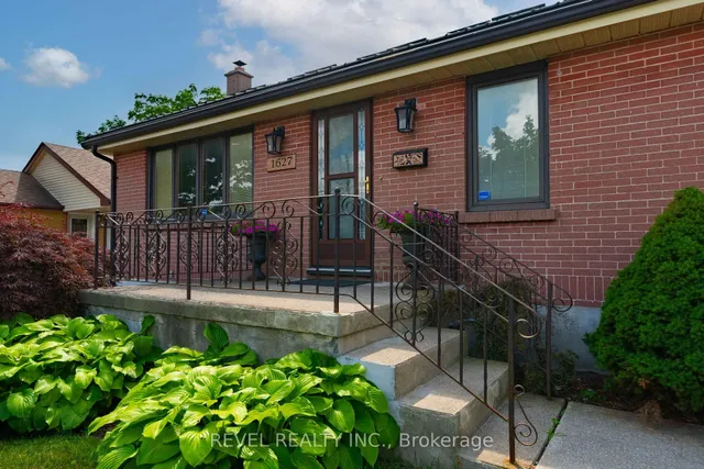 1627 Mardell St, London East 3