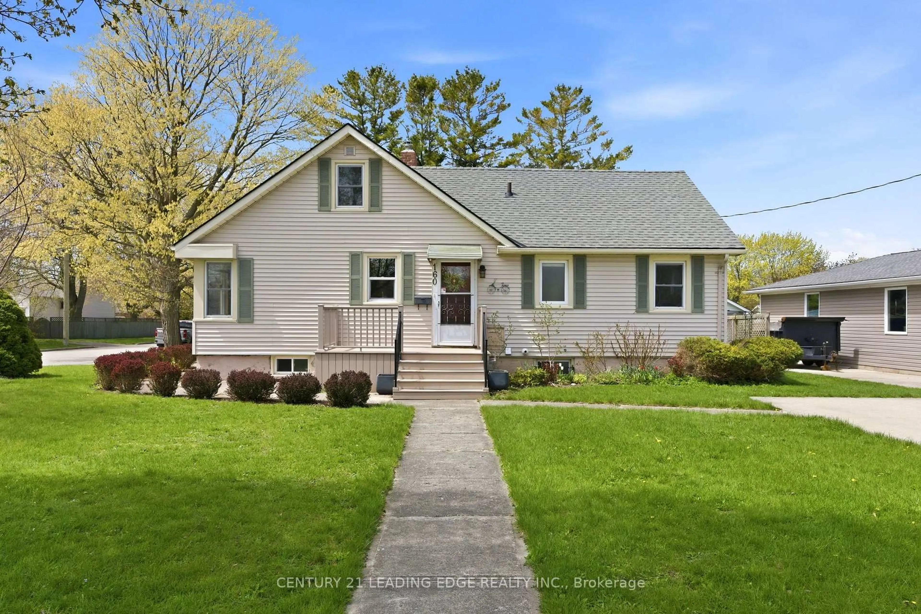 Home with vinyl exterior material, street for 160 Widder St, Goderich Ontario N7A 3V3