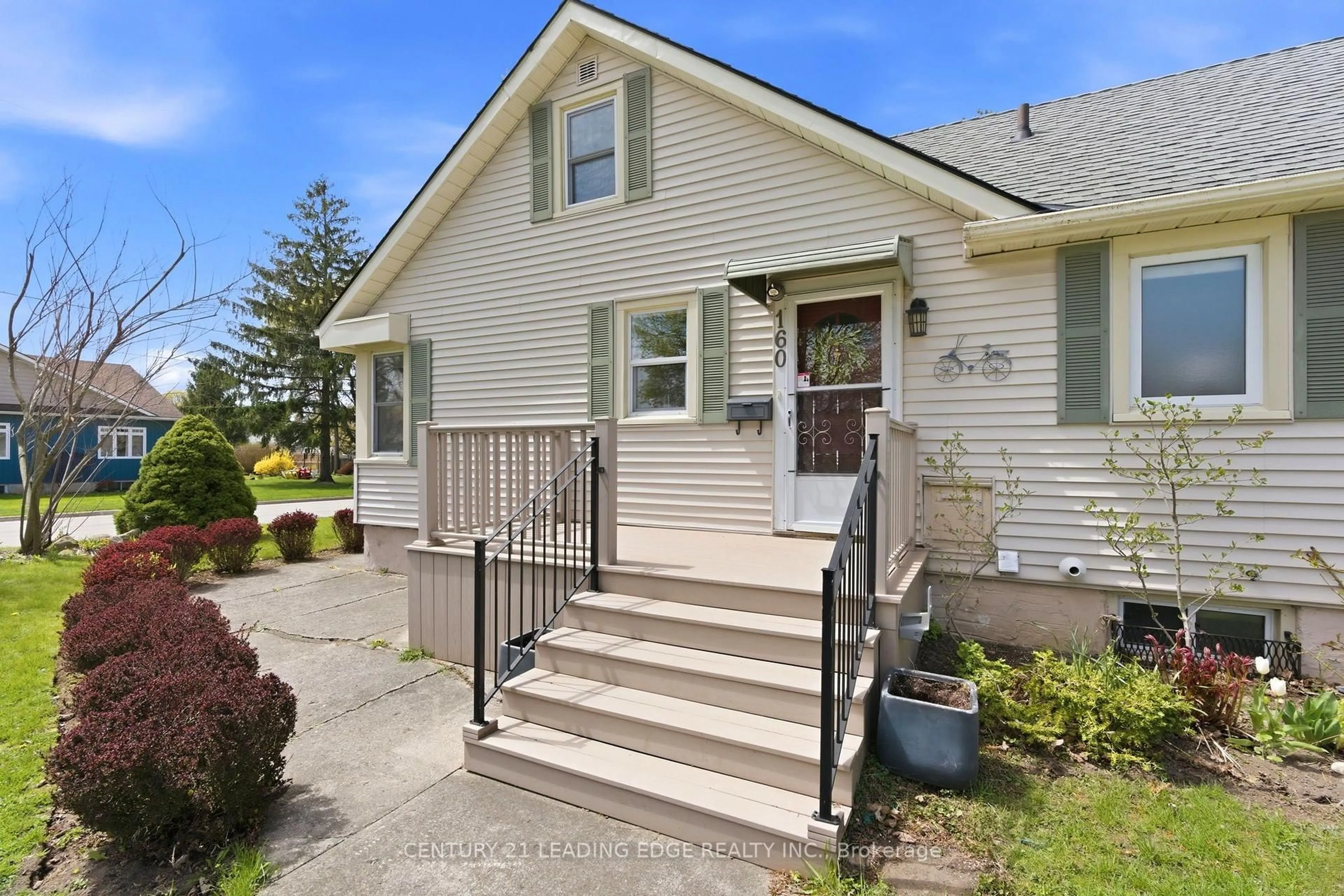 Home with vinyl exterior material, street for 160 Widder St, Goderich Ontario N7A 3V3