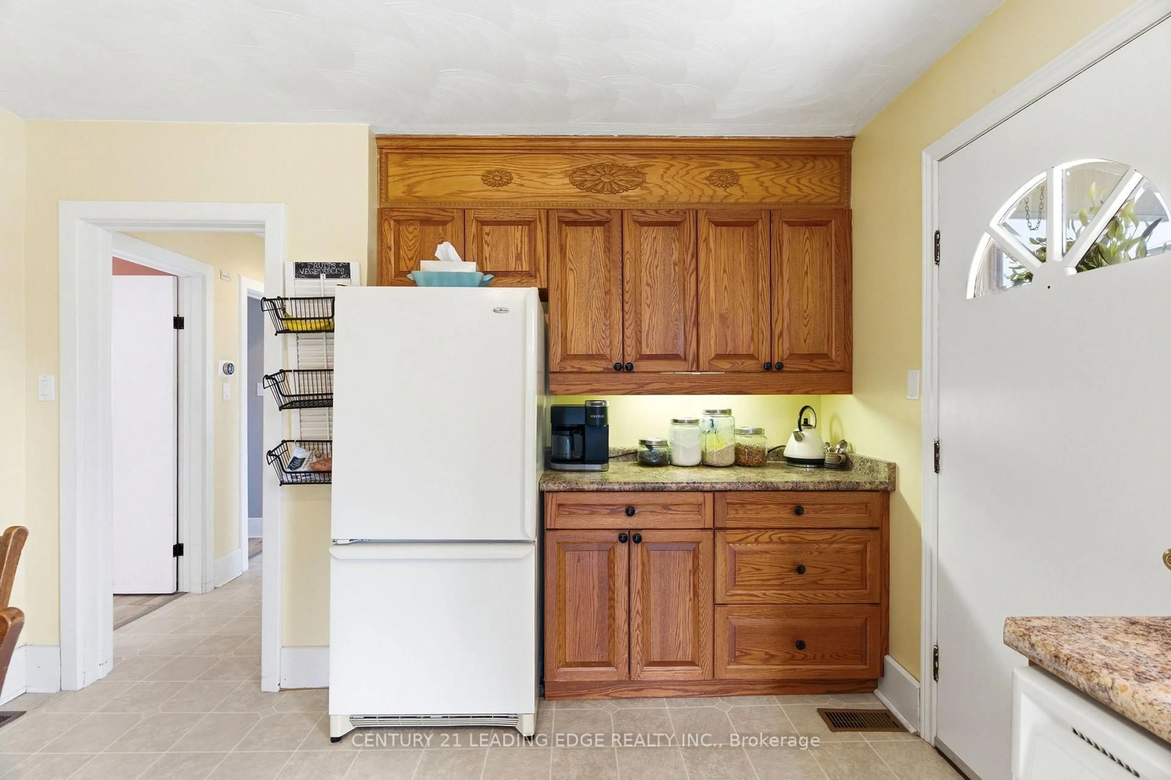 Standard kitchen, unknown for 160 Widder St, Goderich Ontario N7A 3V3