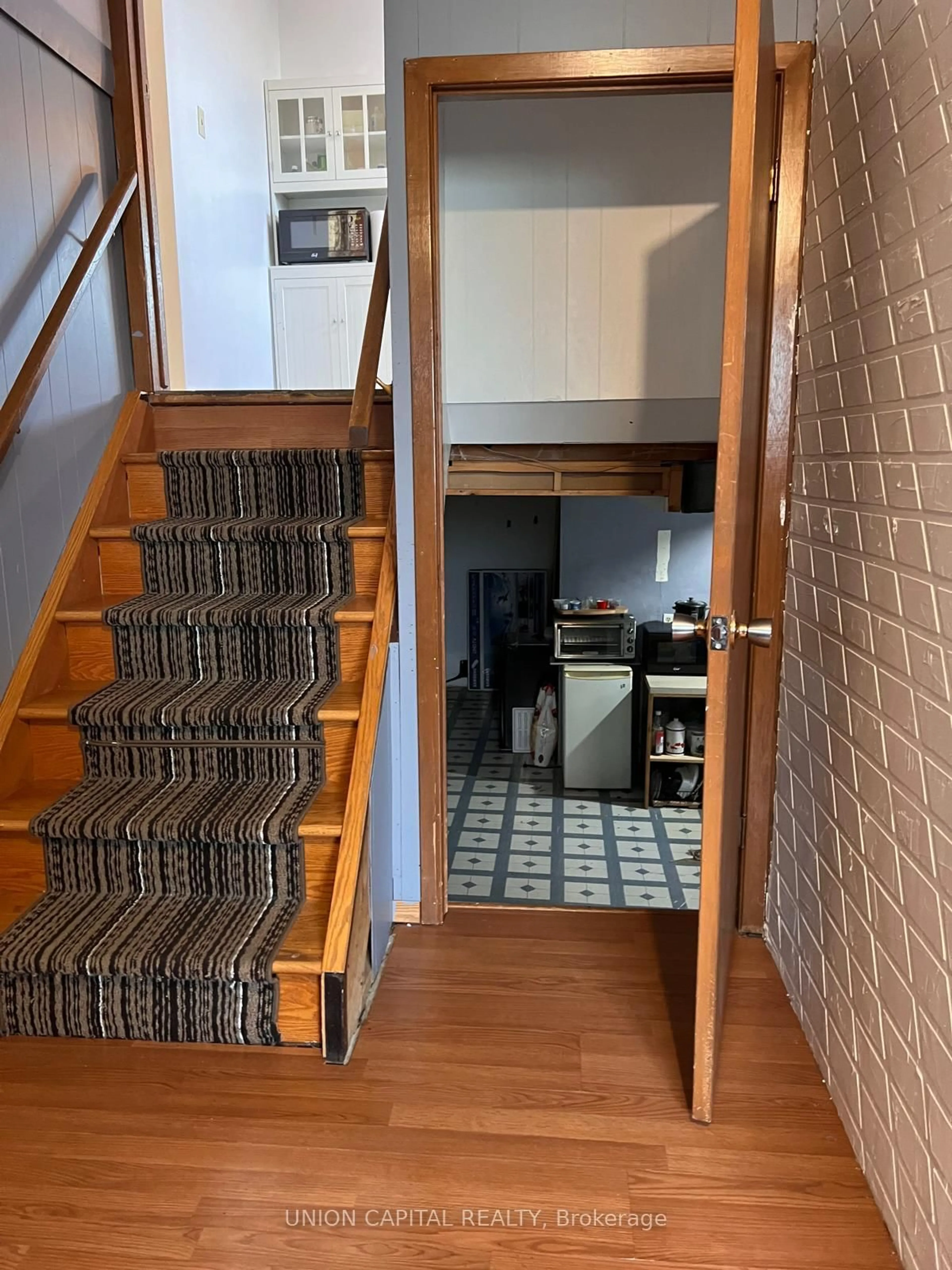 Unknown for 2 Shetland Cres, St. Catharines Ontario L2P 3P7