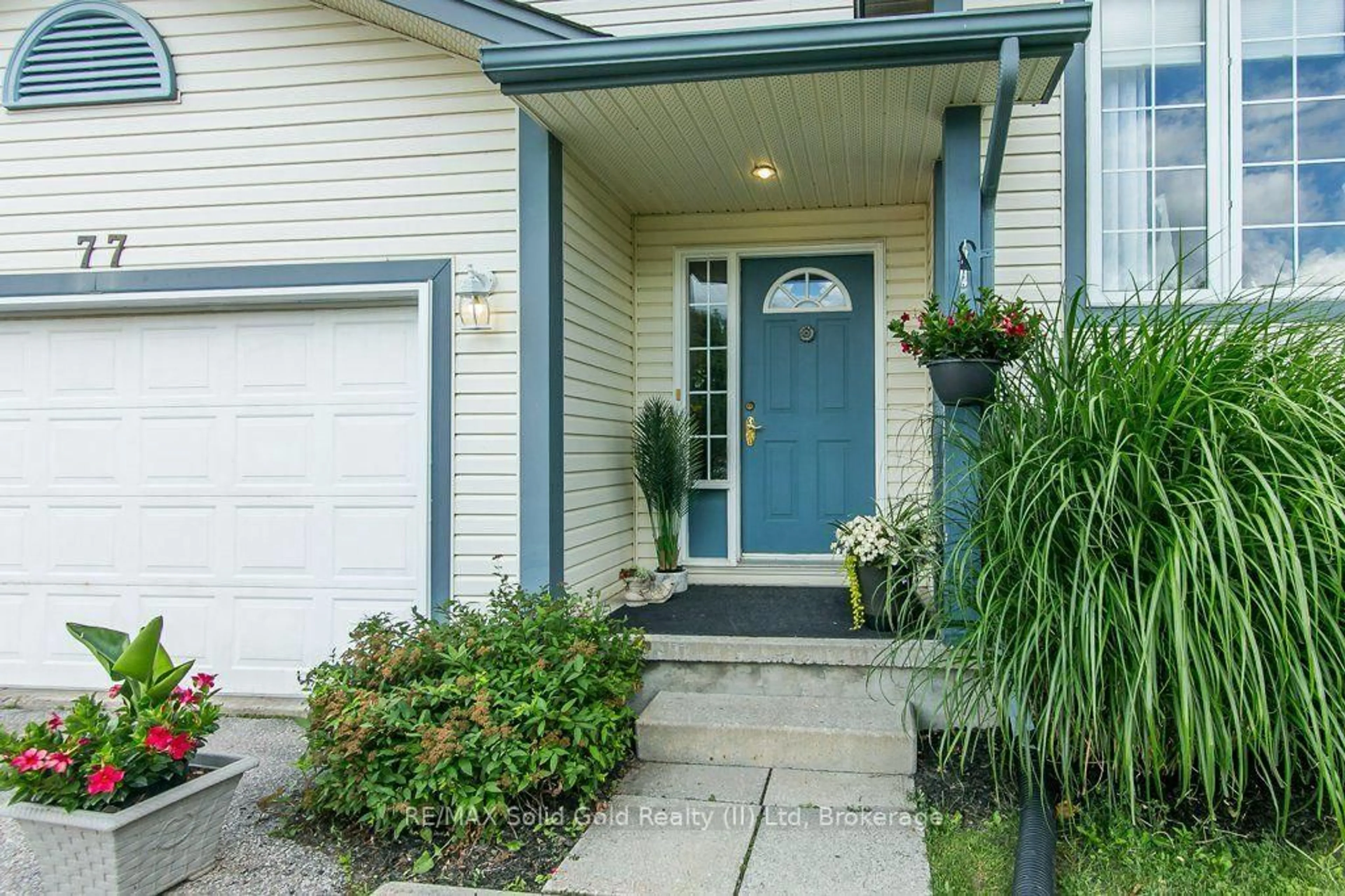 Indoor entryway for 77 Lawrence St, Wellesley Ontario N0B 2T0