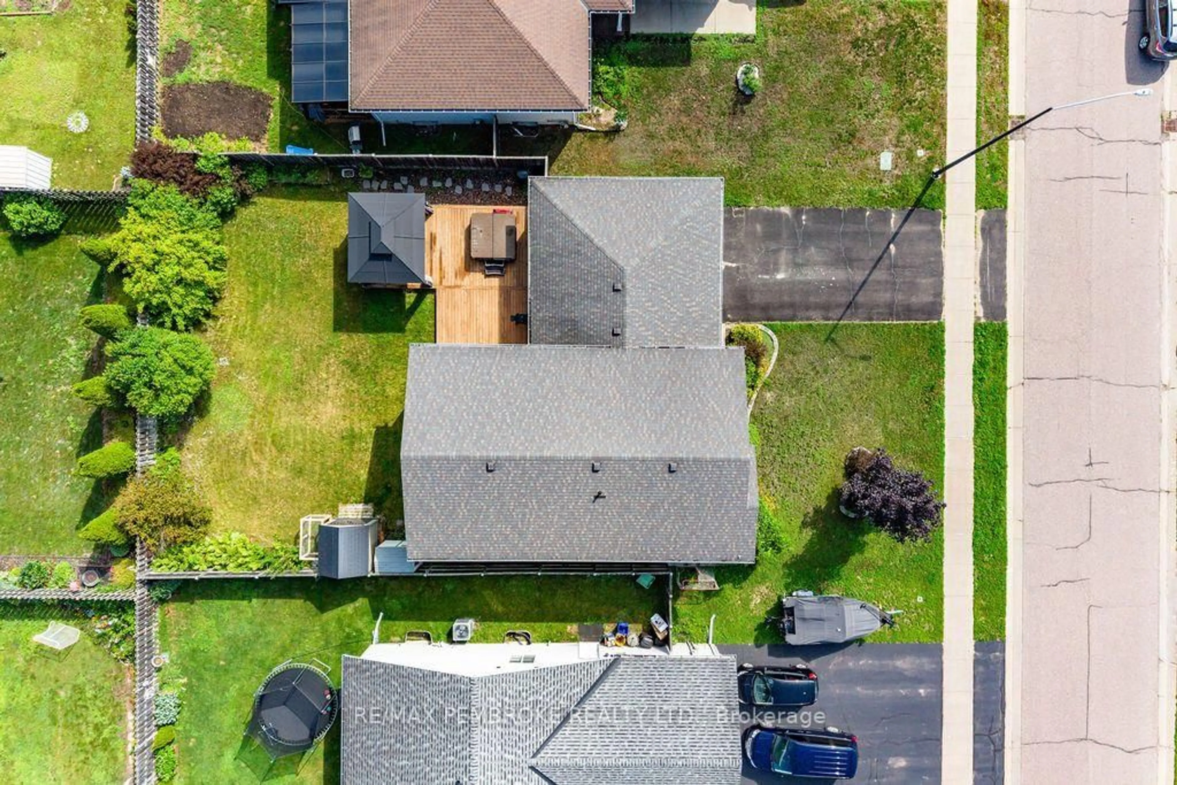 A pic from outside/outdoor area/front of a property/back of a property/a pic from drone, street for 2038 Sandstone Cres, Petawawa Ontario K8H 0A6
