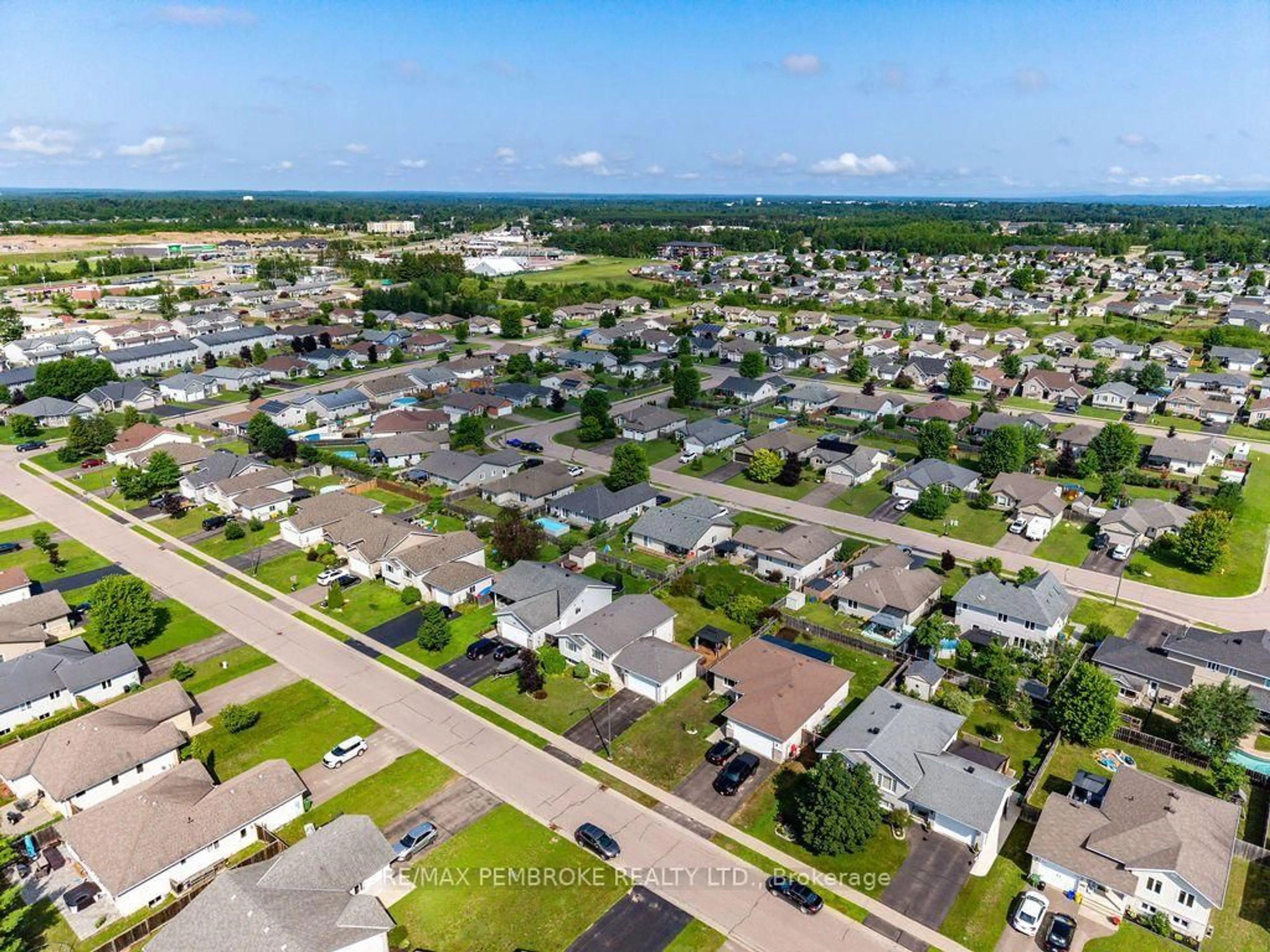 A pic from outside/outdoor area/front of a property/back of a property/a pic from drone, street for 2038 Sandstone Cres, Petawawa Ontario K8H 0A6