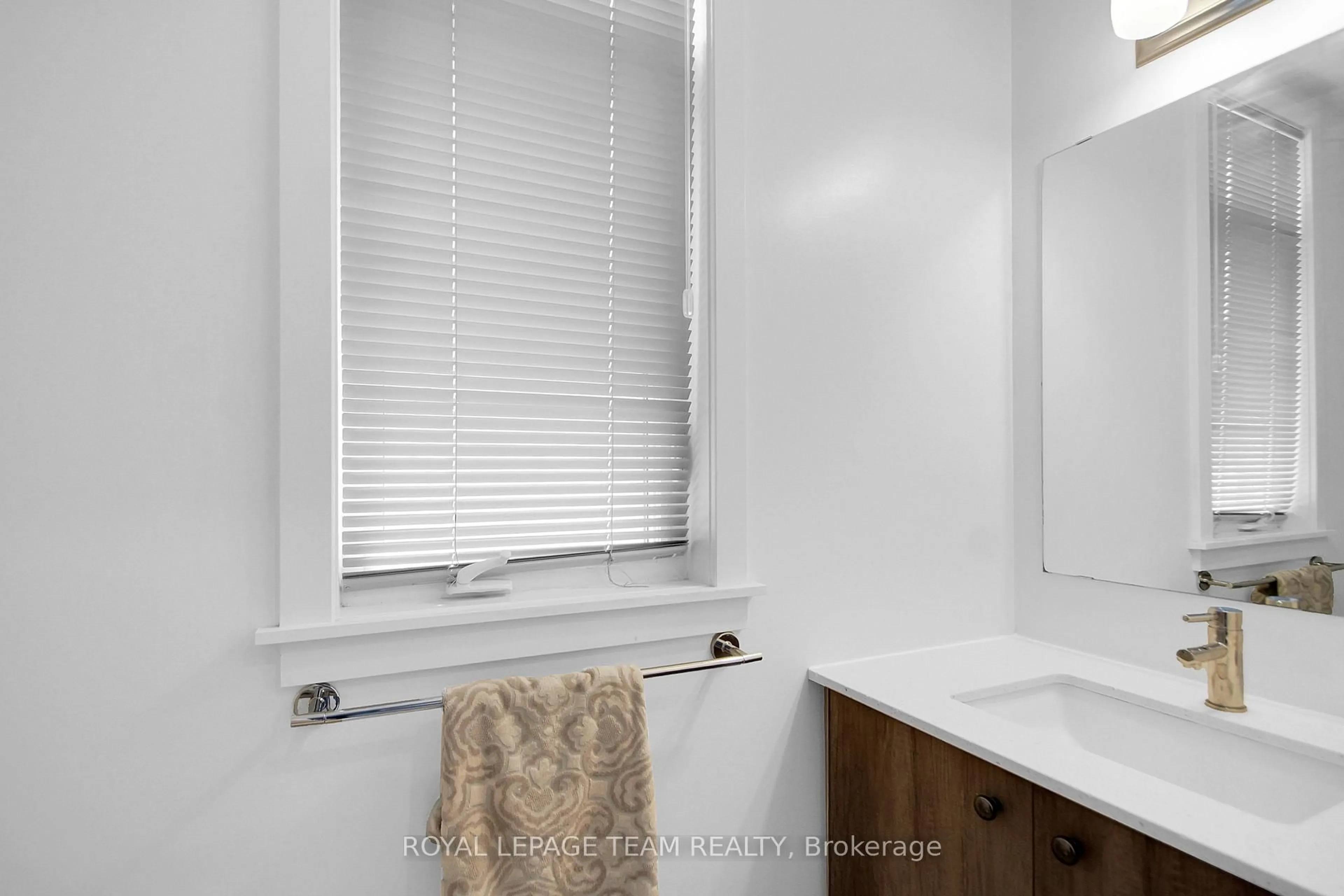 Standard bathroom, unknown for 67 Heirloom St, Ottawa Ontario K4M 0K9