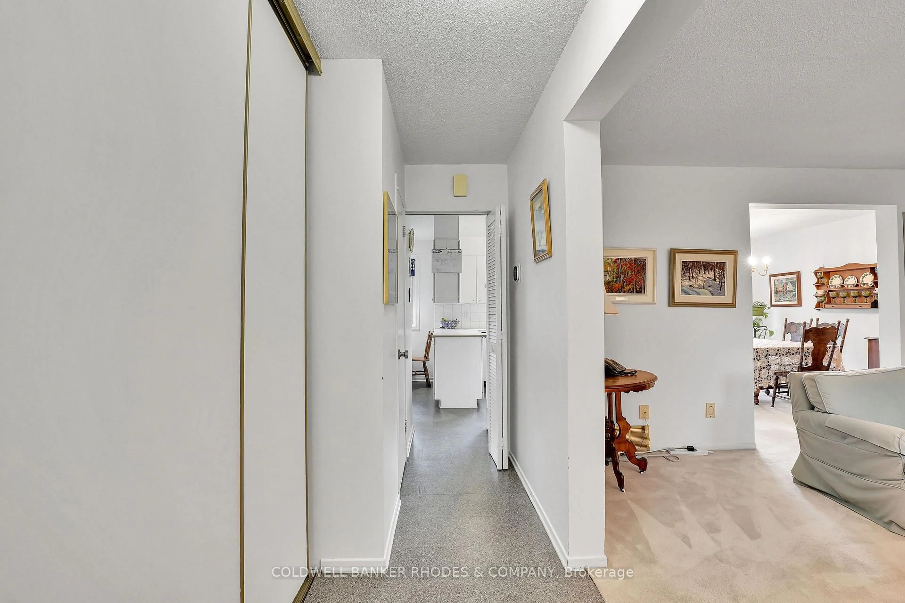 Unknown for 37 Sample Rd, Ottawa Ontario K1V 9T9