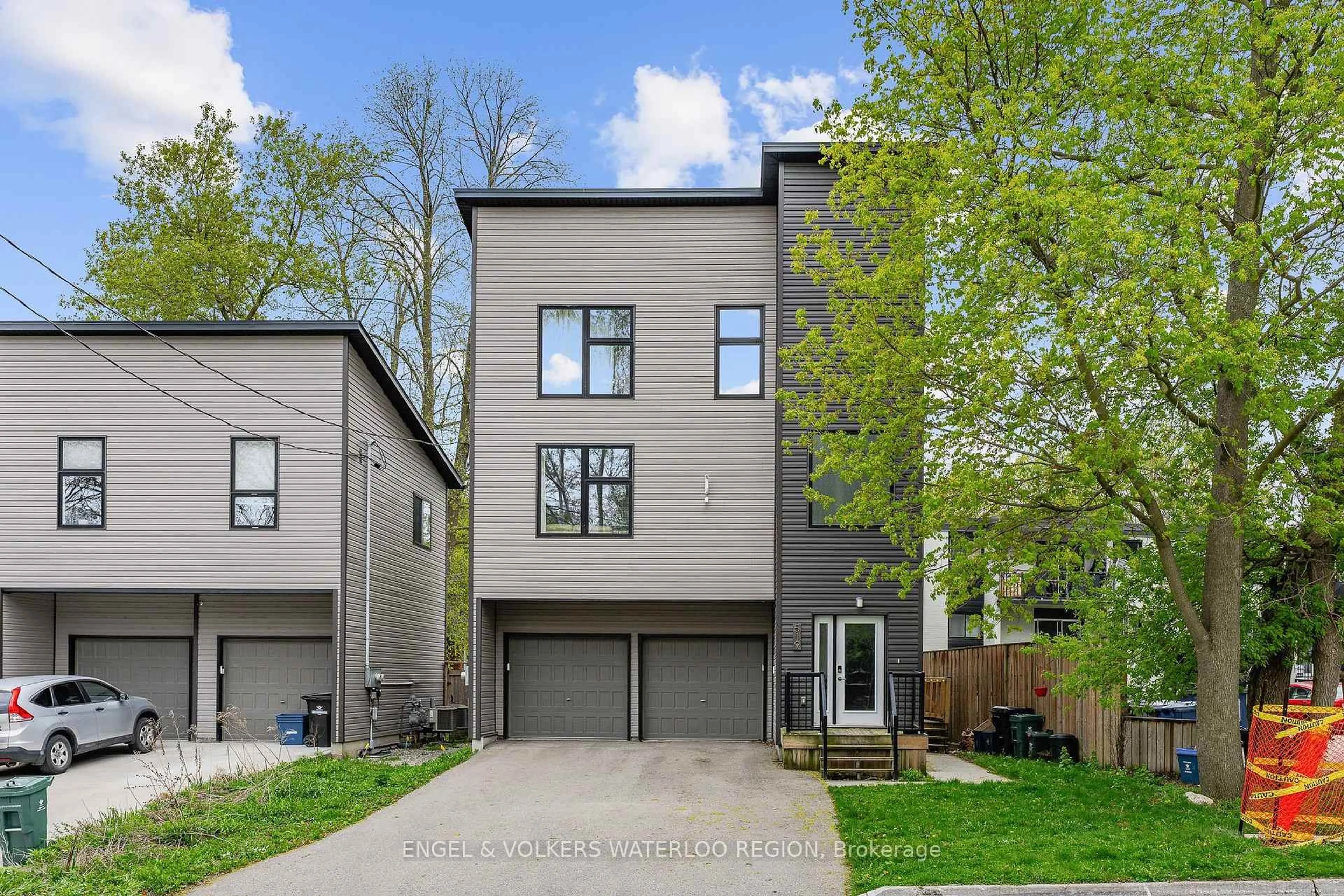 Home with brick exterior material, street for 519 Duke St, Kitchener Ontario N2H 3Y7
