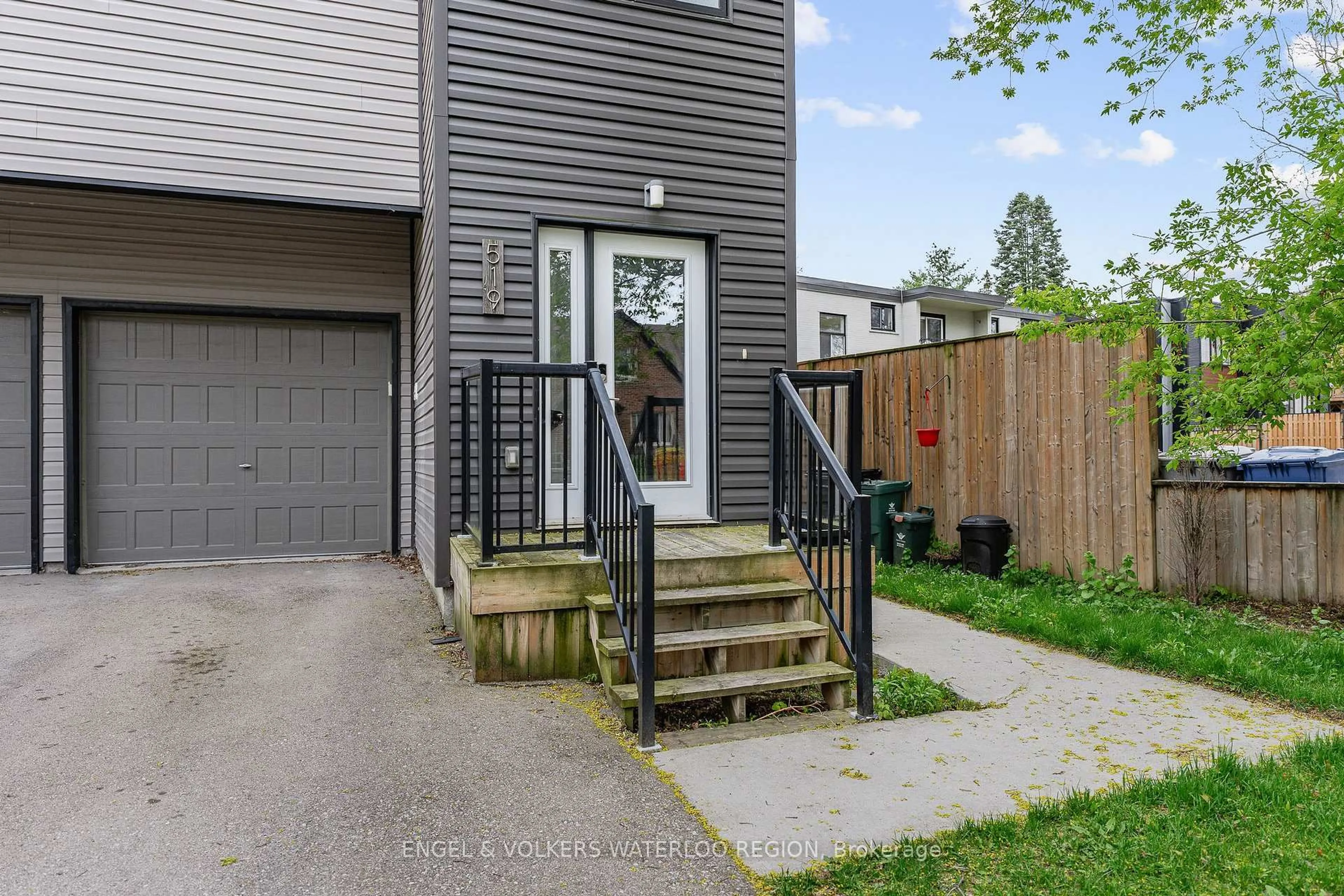 Unknown for 519 Duke St, Kitchener Ontario N2H 3Y7