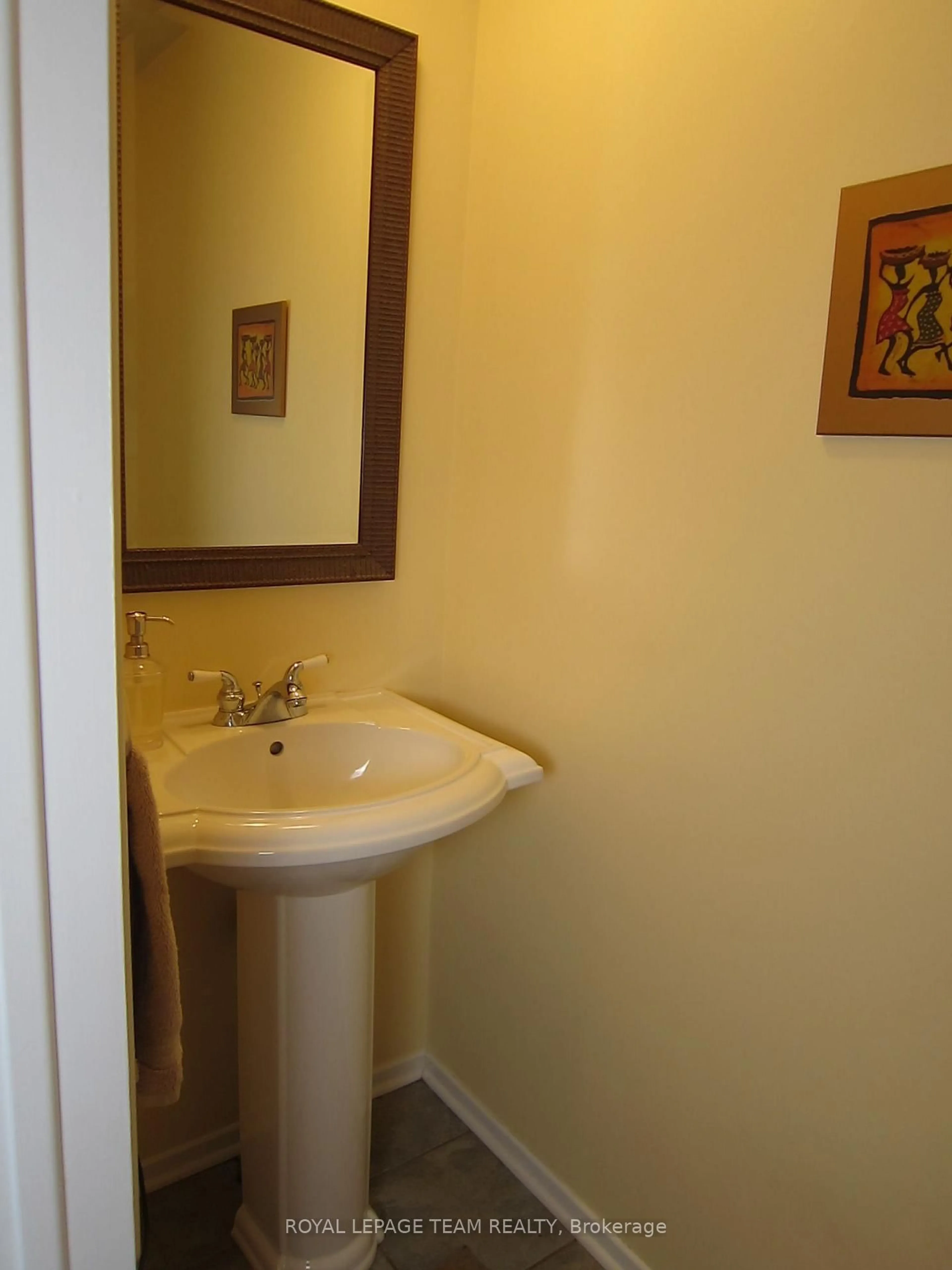 Standard bathroom, ceramic/tile floor for 200 Owl Dr #67, Ottawa Ontario K1V 9P7