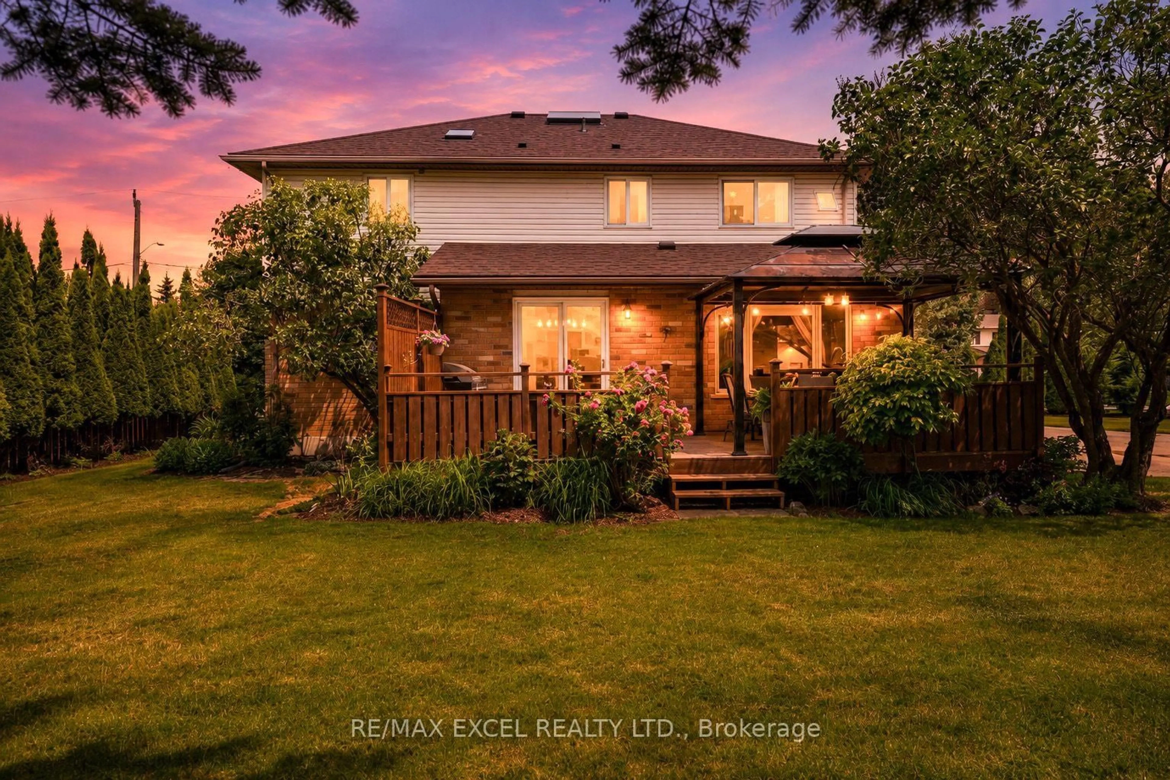 A pic from outside/outdoor area/front of a property/back of a property/a pic from drone, unknown for 1032 Sunset Dr, Wellesley Ontario N0B 2M0