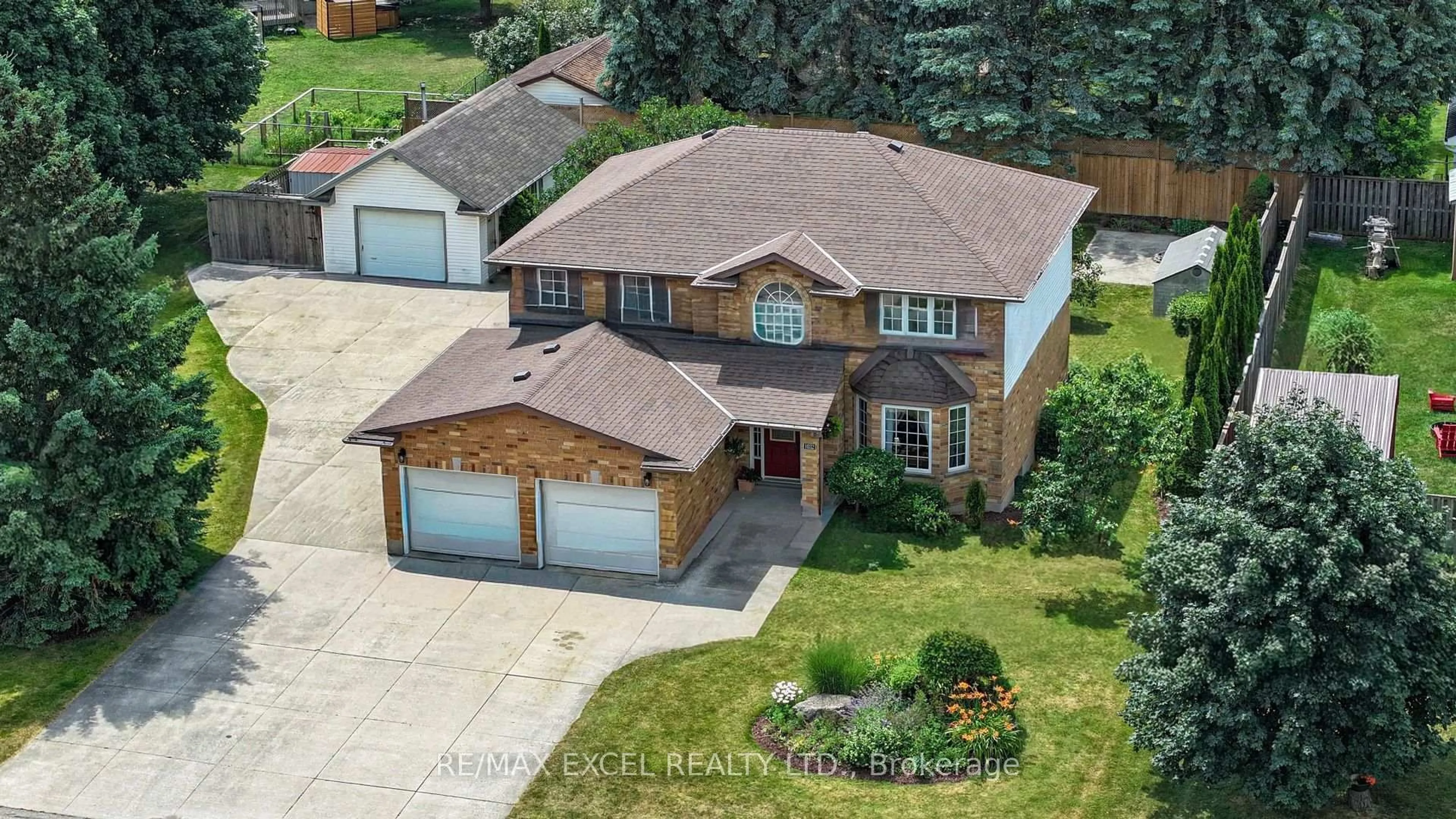 A pic from outside/outdoor area/front of a property/back of a property/a pic from drone, street for 1032 Sunset Dr, Wellesley Ontario N0B 2M0