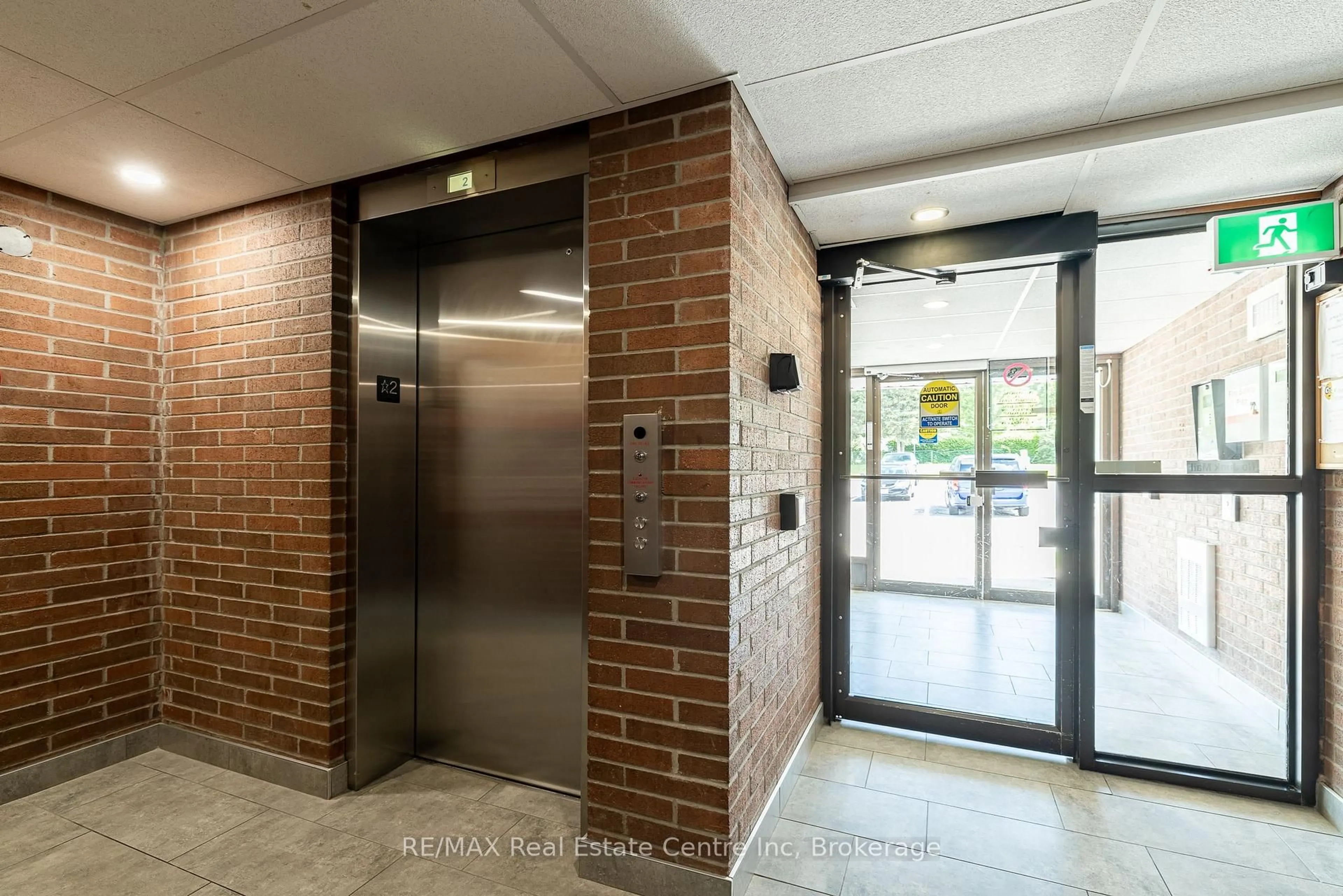 Indoor foyer for 65 Silvercreek Pkwy #401, Guelph Ontario N1H 7R9