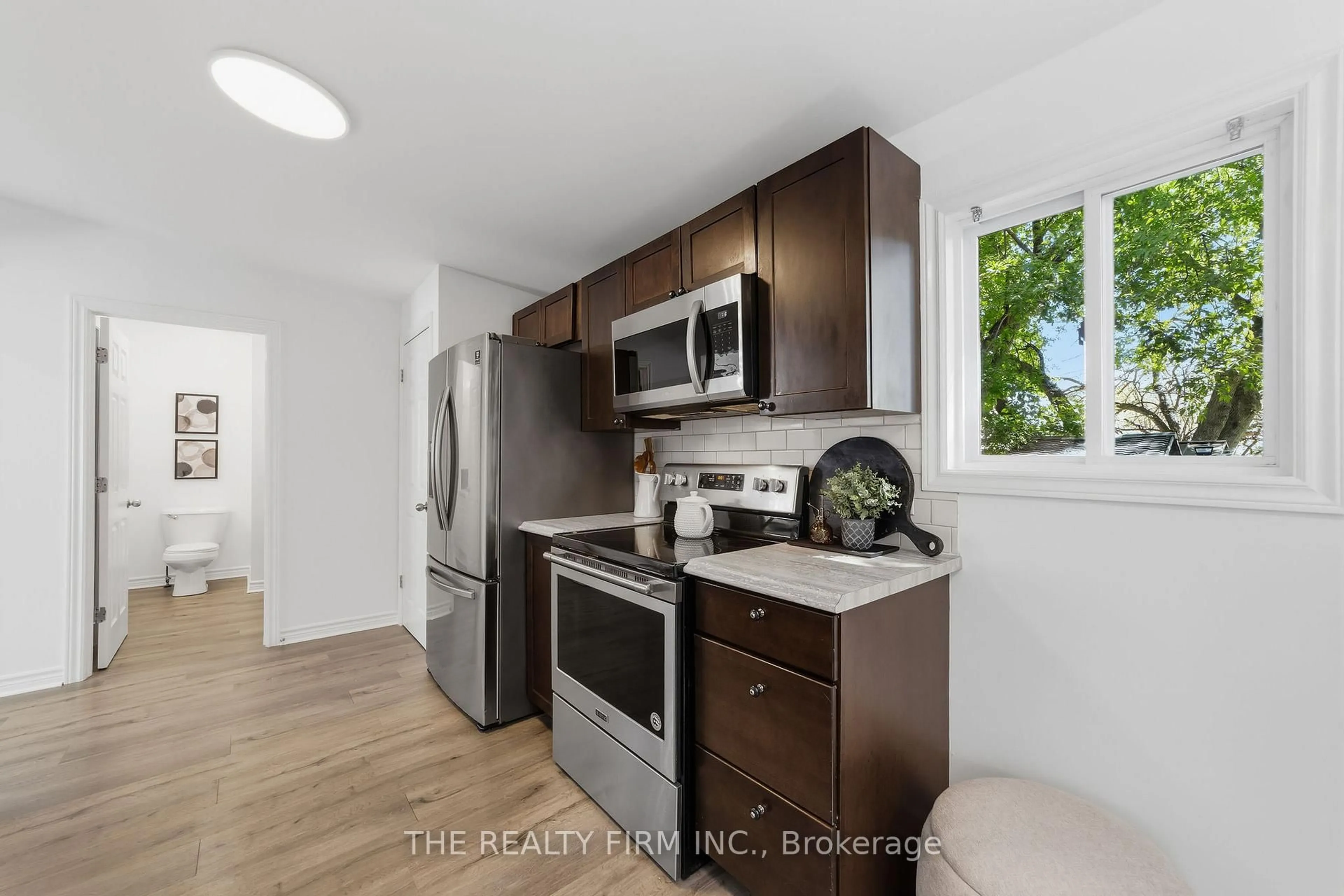 Standard kitchen, unknown for 5 Henry St, London East Ontario N6B 2L6