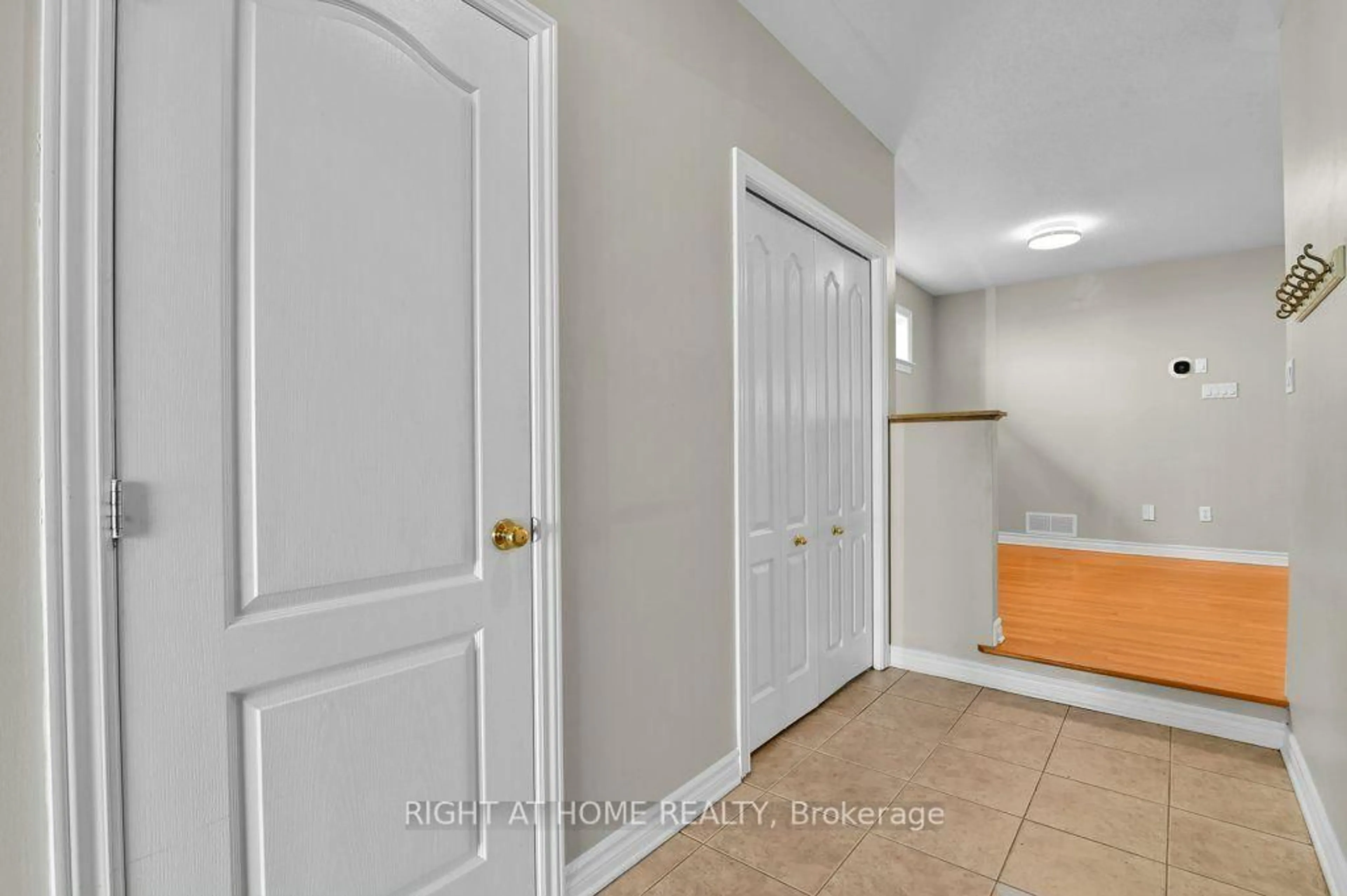 Indoor entryway for 198 Deerfox Dr, Ottawa Ontario K2J 4W8