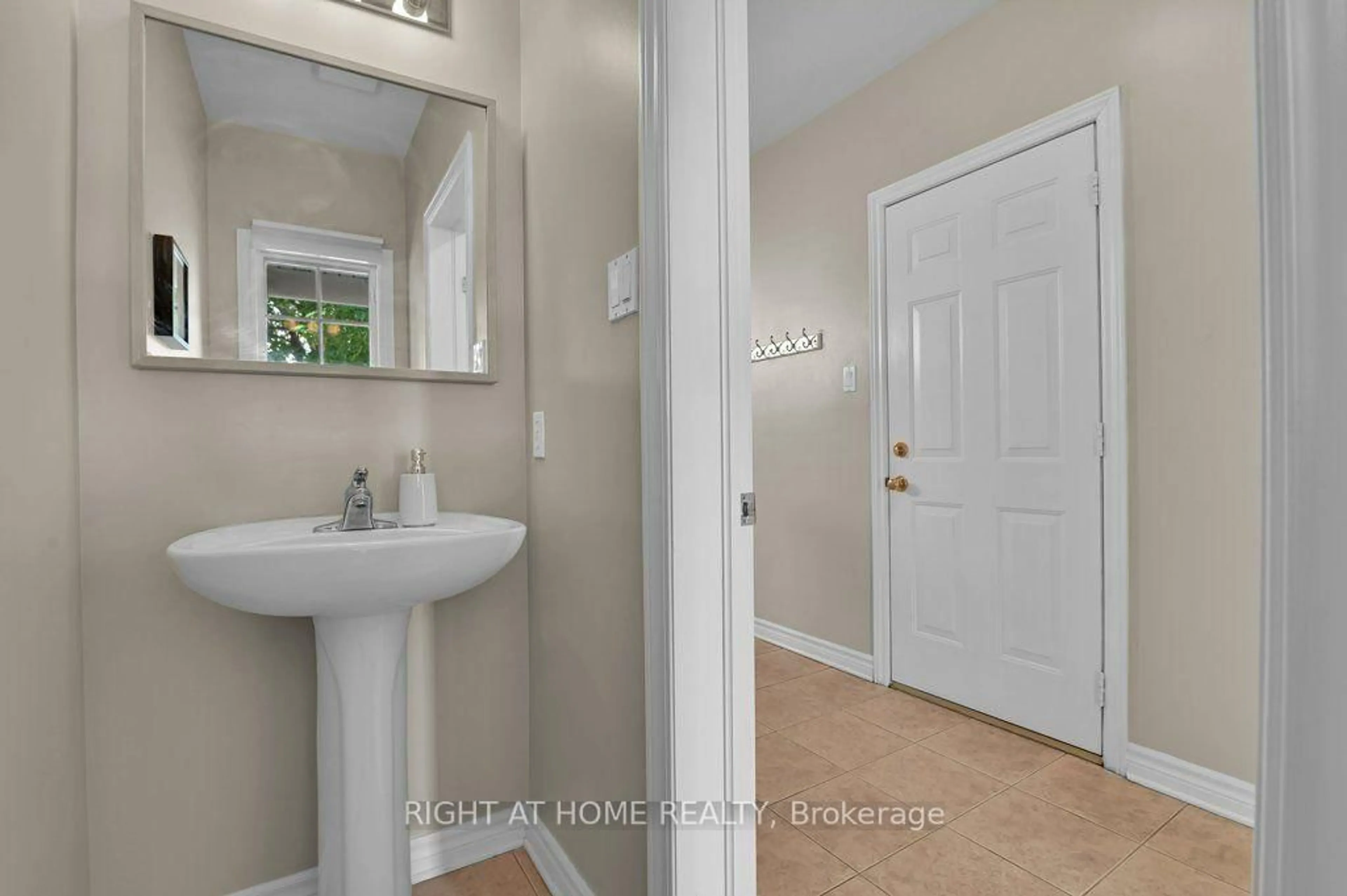 Standard bathroom, ceramic/tile floor for 198 Deerfox Dr, Ottawa Ontario K2J 4W8