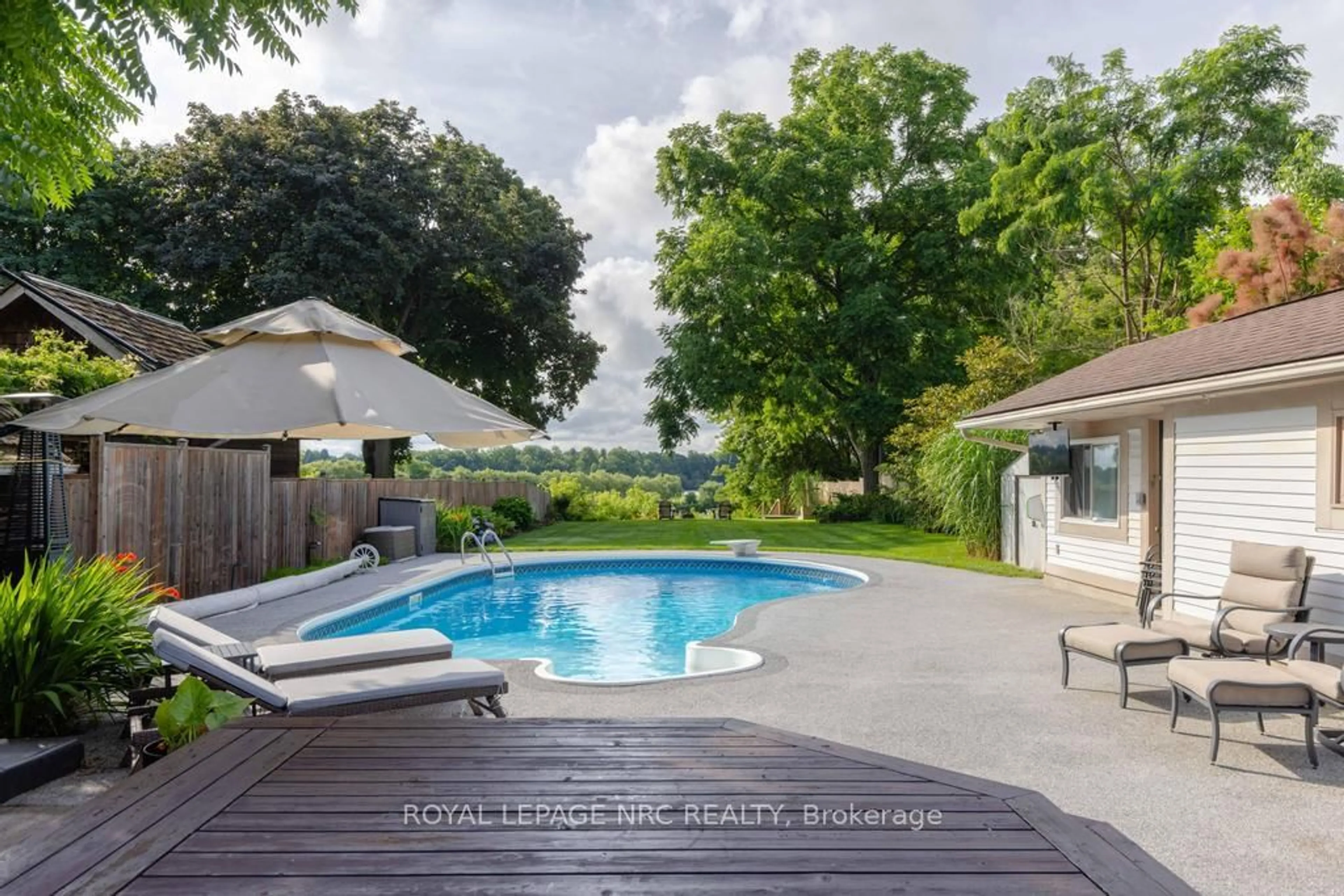 Pool for 153 Main St, St. Catharines Ontario L2N 4V6