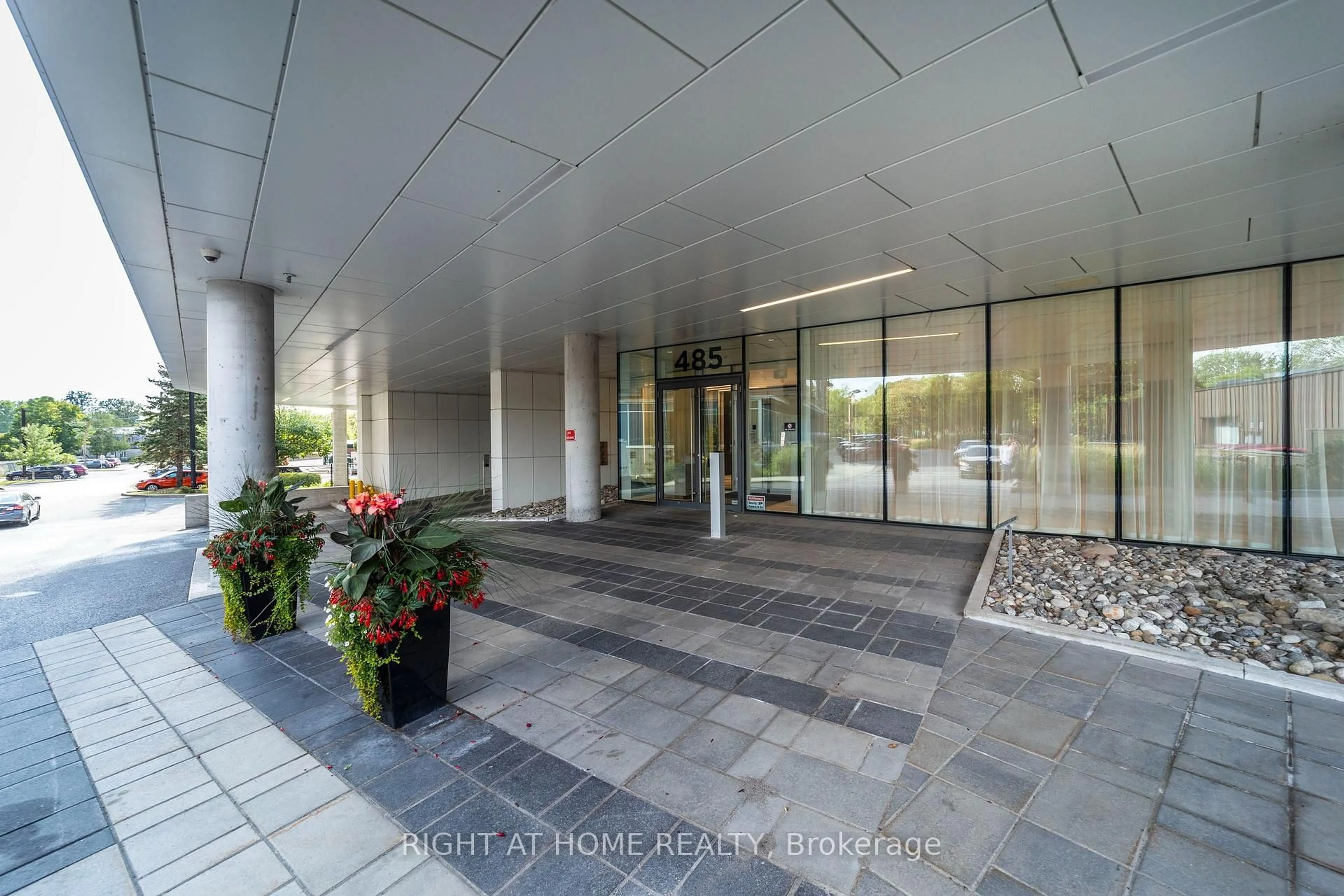 Indoor foyer for 485 RICHMOND Rd #1309, Ottawa Ontario K2A 3W9