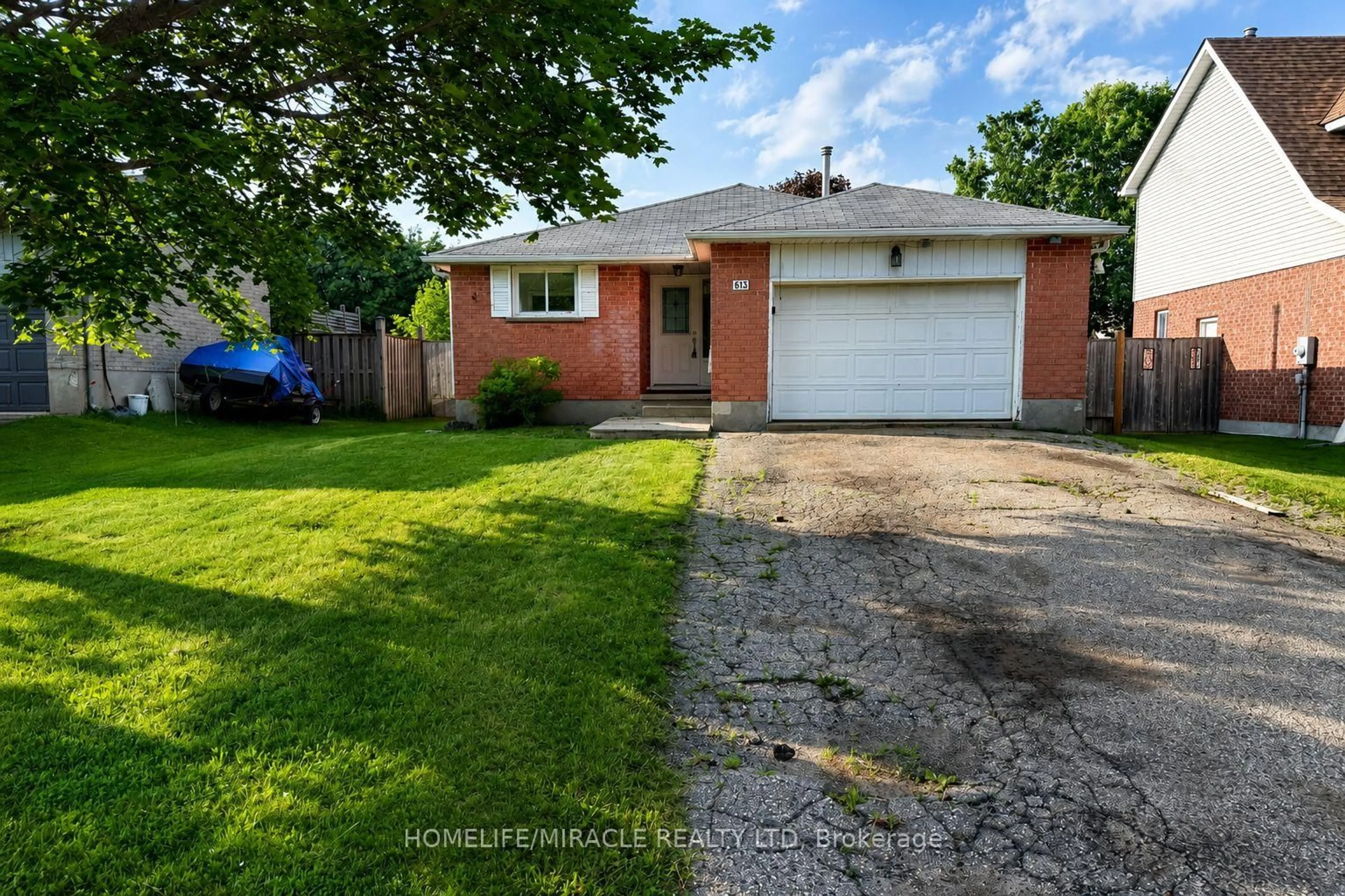A pic from outside/outdoor area/front of a property/back of a property/a pic from drone, street for 613 Canfield Pl, Shelburne Ontario L0N 1S2