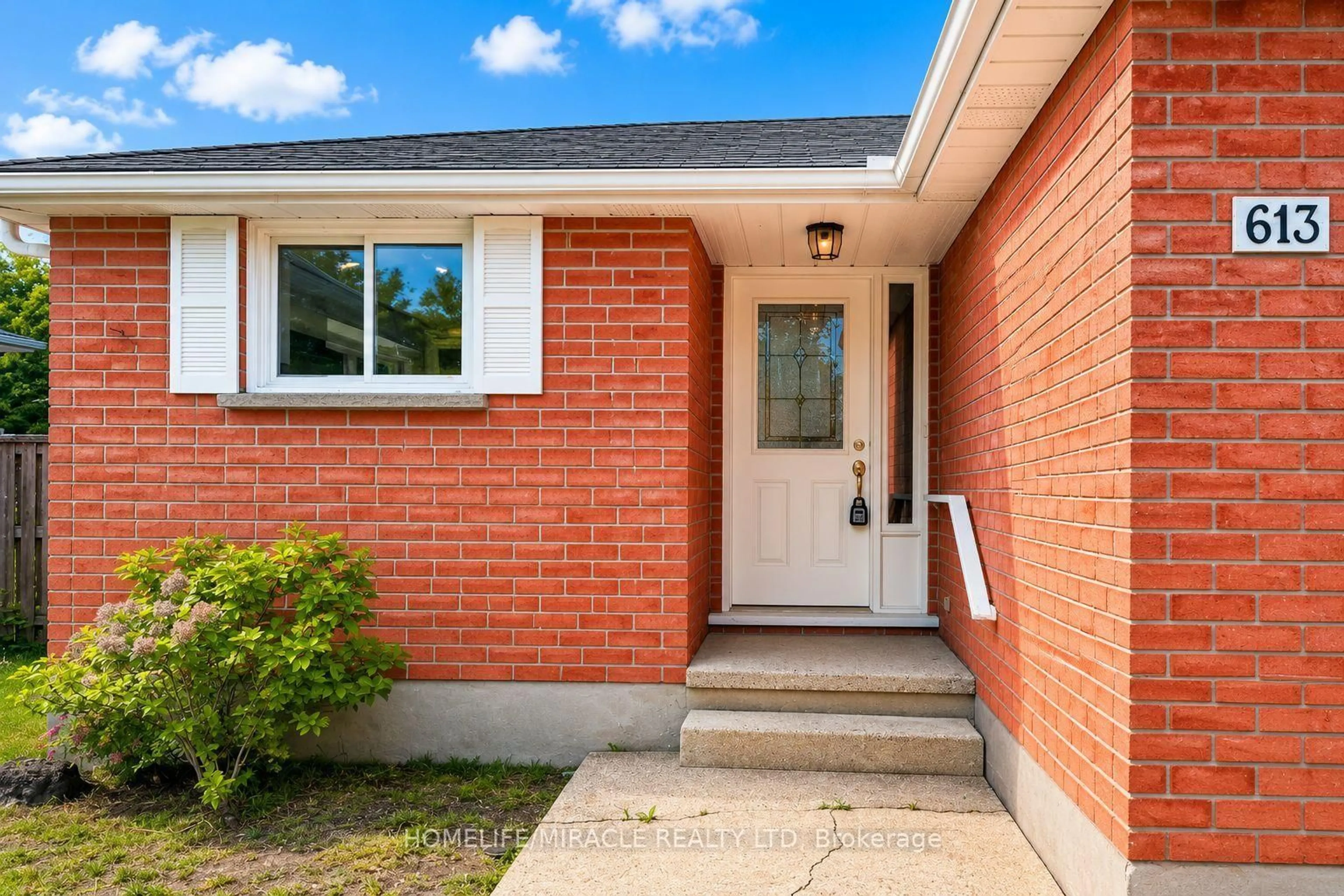 Home with brick exterior material, street for 613 Canfield Pl, Shelburne Ontario L0N 1S2