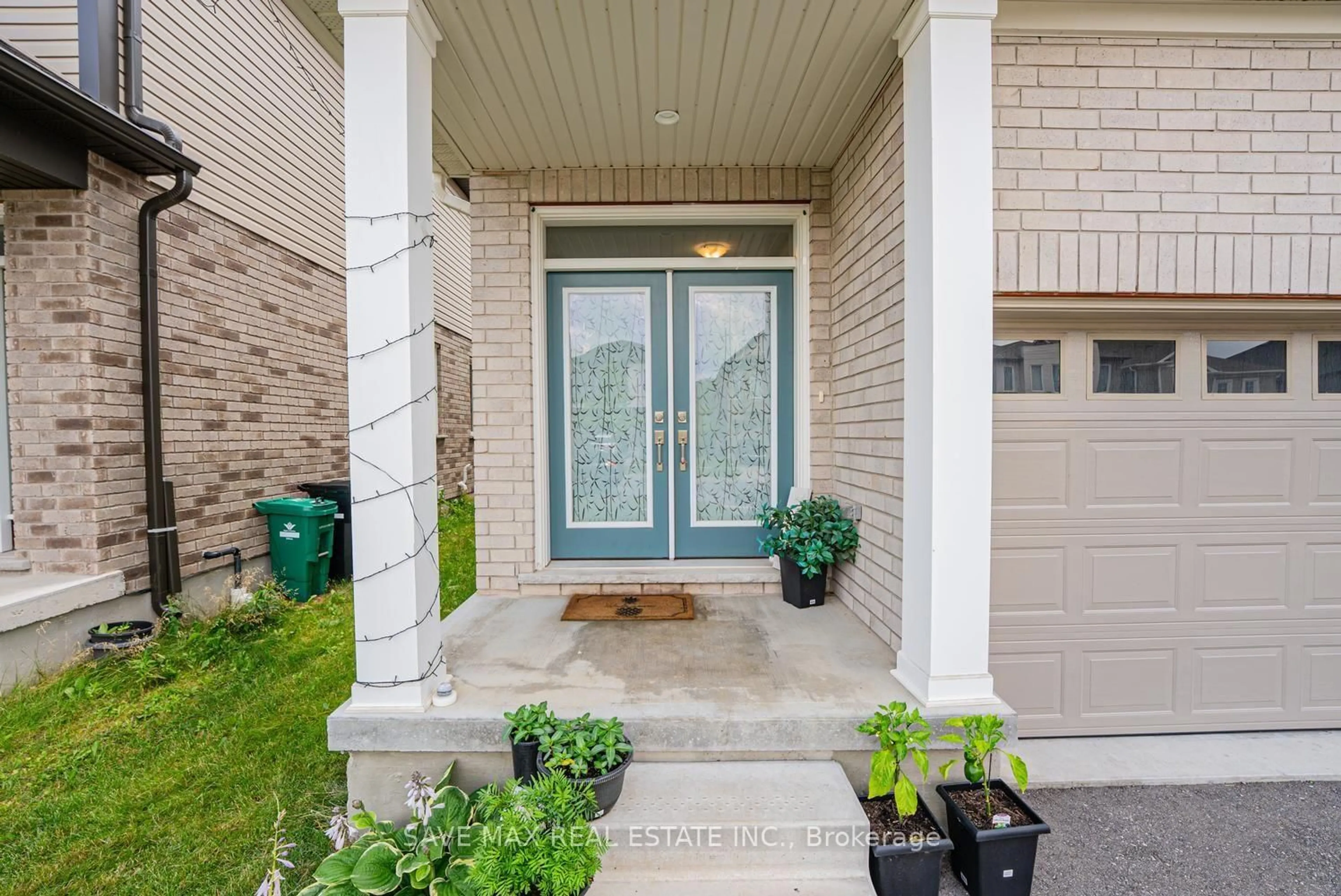 Indoor entryway for 171 Freure Dr, Cambridge Ontario N1S 0A2