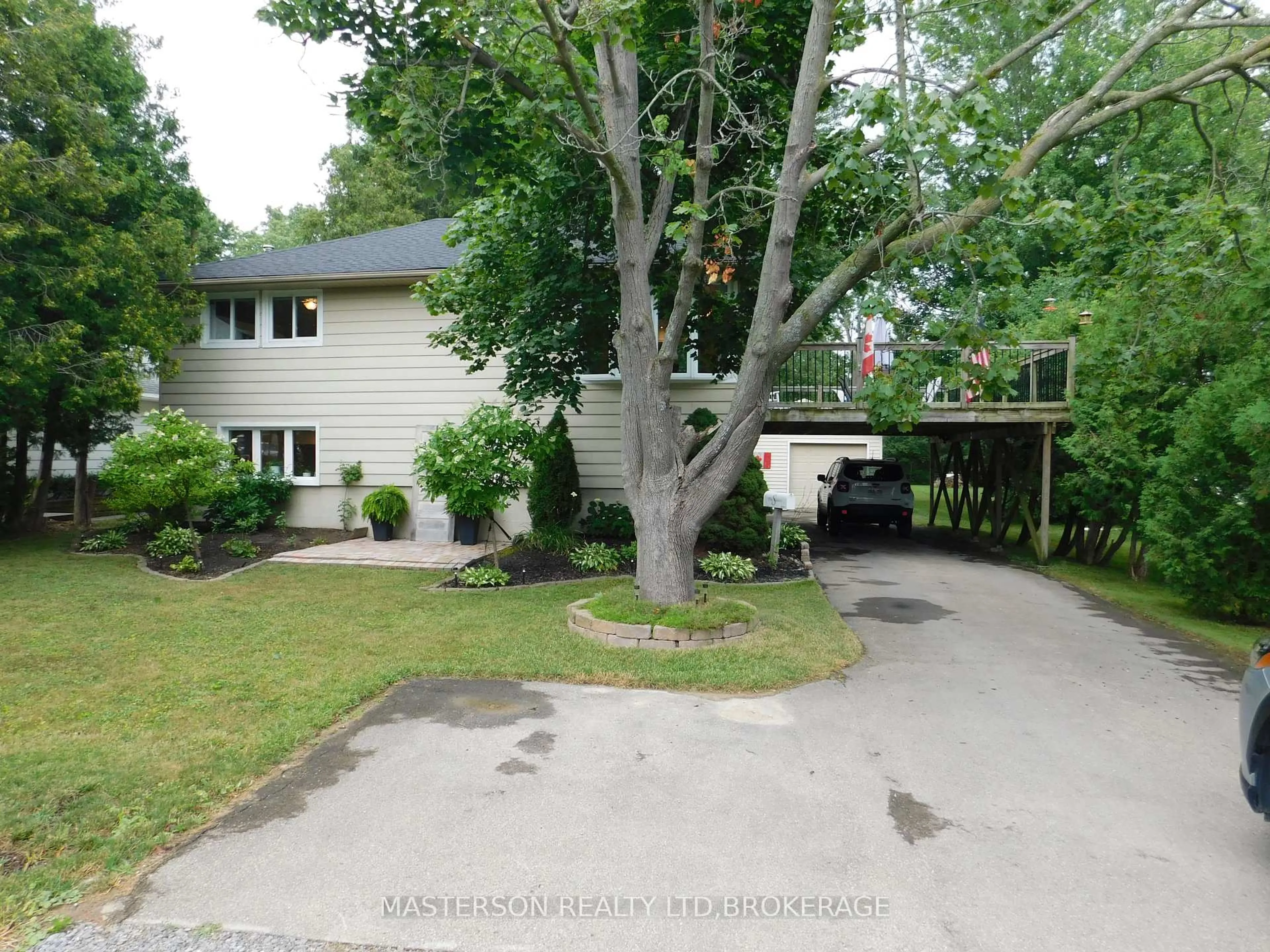 A pic from outside/outdoor area/front of a property/back of a property/a pic from drone, street for 1208 BENNER Ave, Fort Erie Ontario L2A 4N7