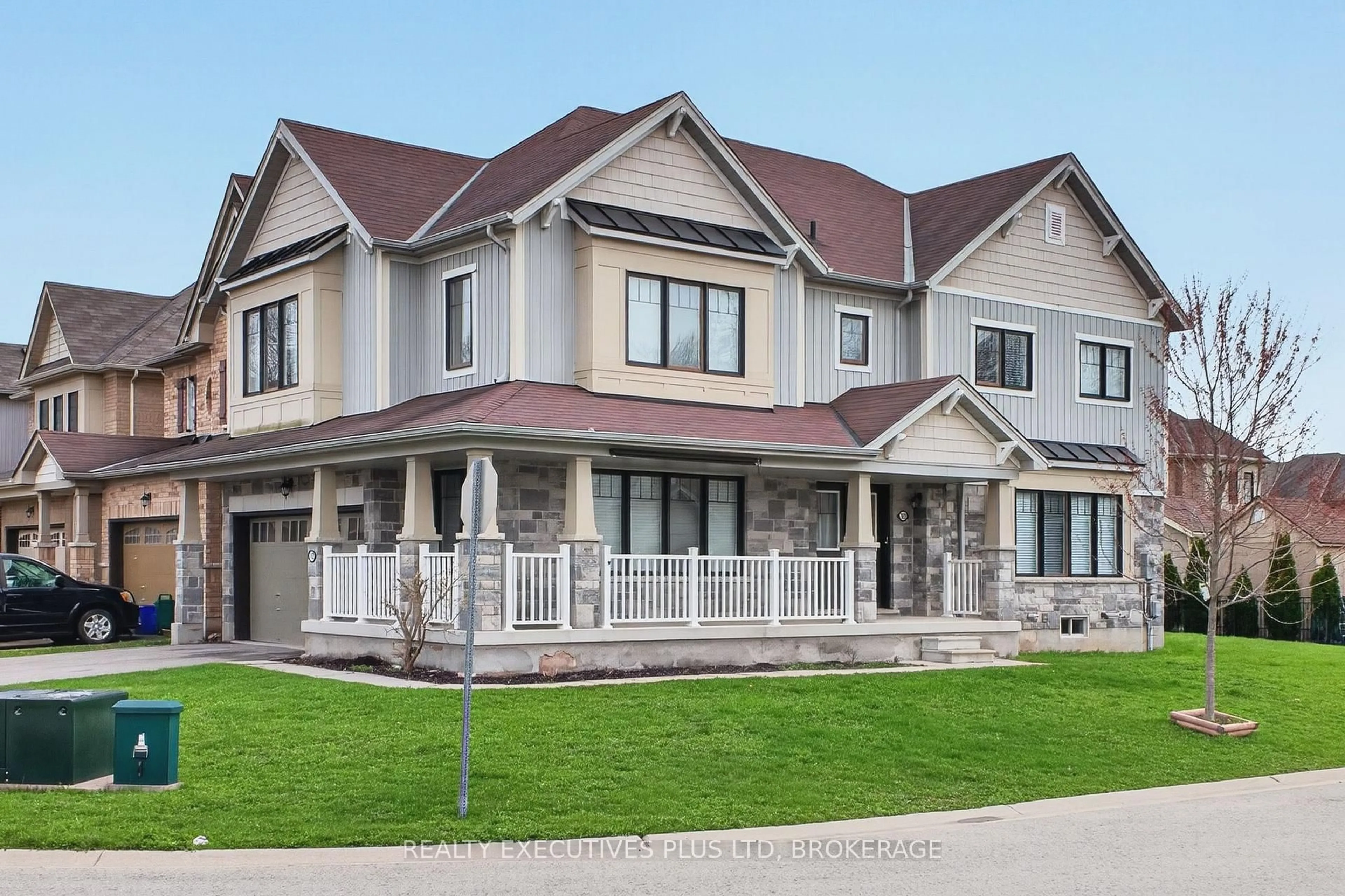 Home with vinyl exterior material, street for 7829 Buckeye Cres, Niagara Falls Ontario L2H 0P1
