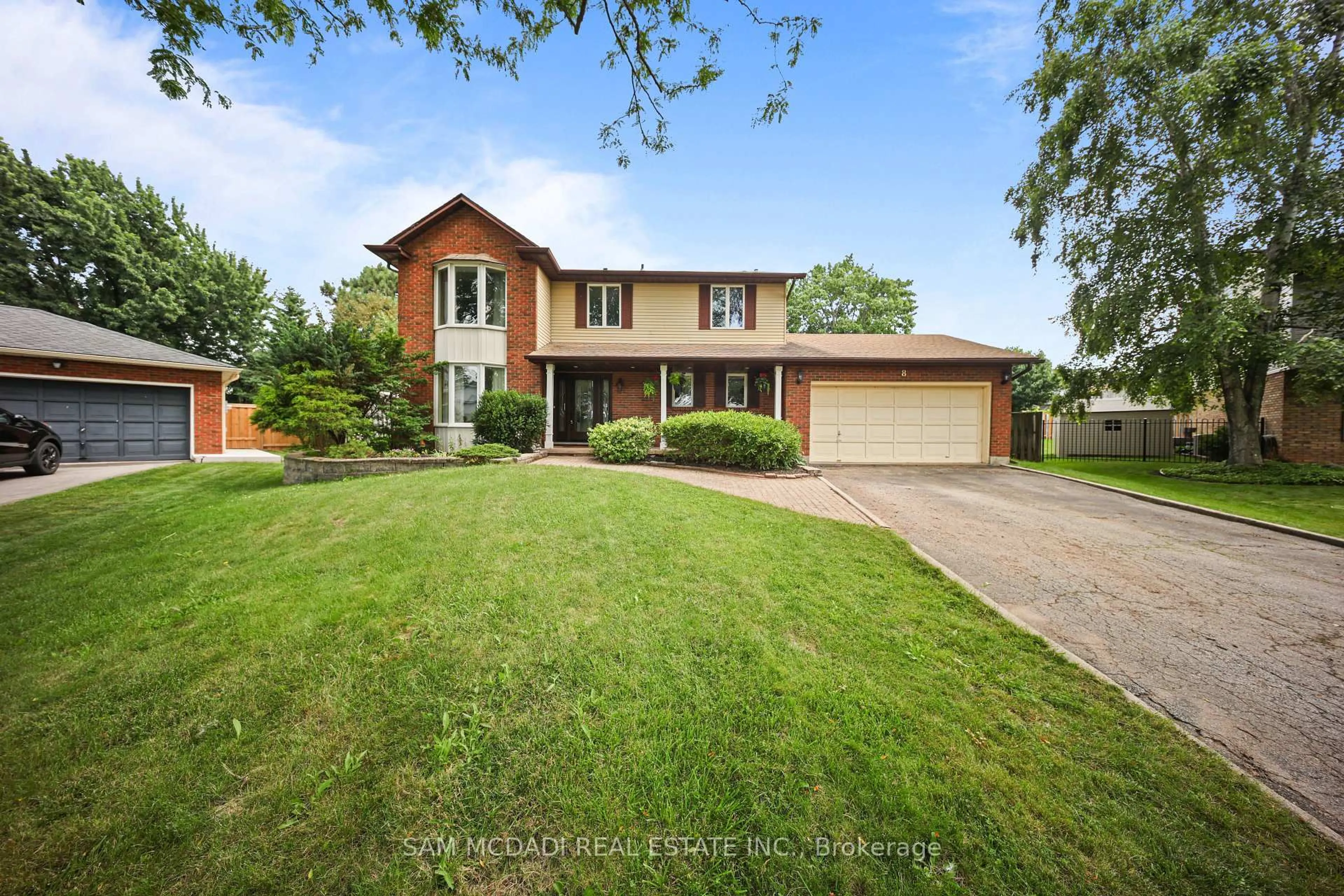Unknown for 8 Nomad Crt, Grimsby Ontario L3M 4R9