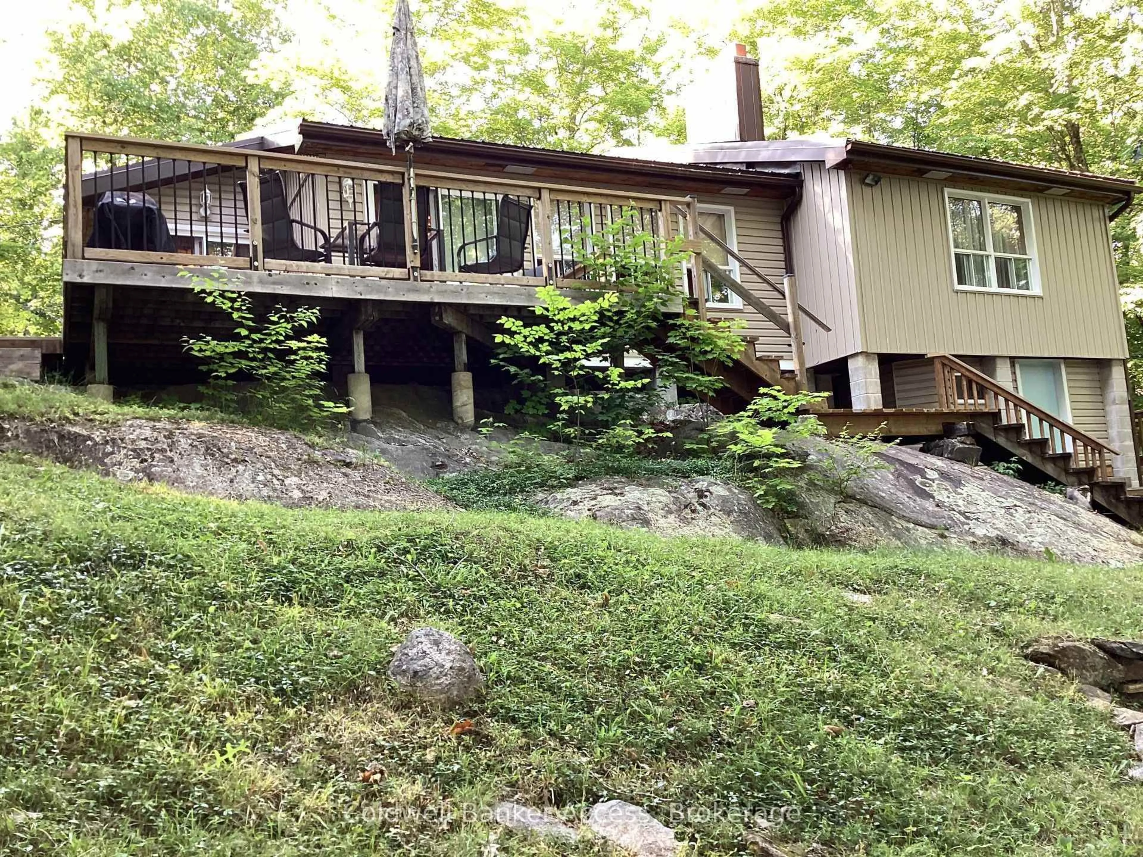 A pic from outside/outdoor area/front of a property/back of a property/a pic from drone, mountain view for 27 Earl's Rd, The Archipelago Ontario P0C 1H0