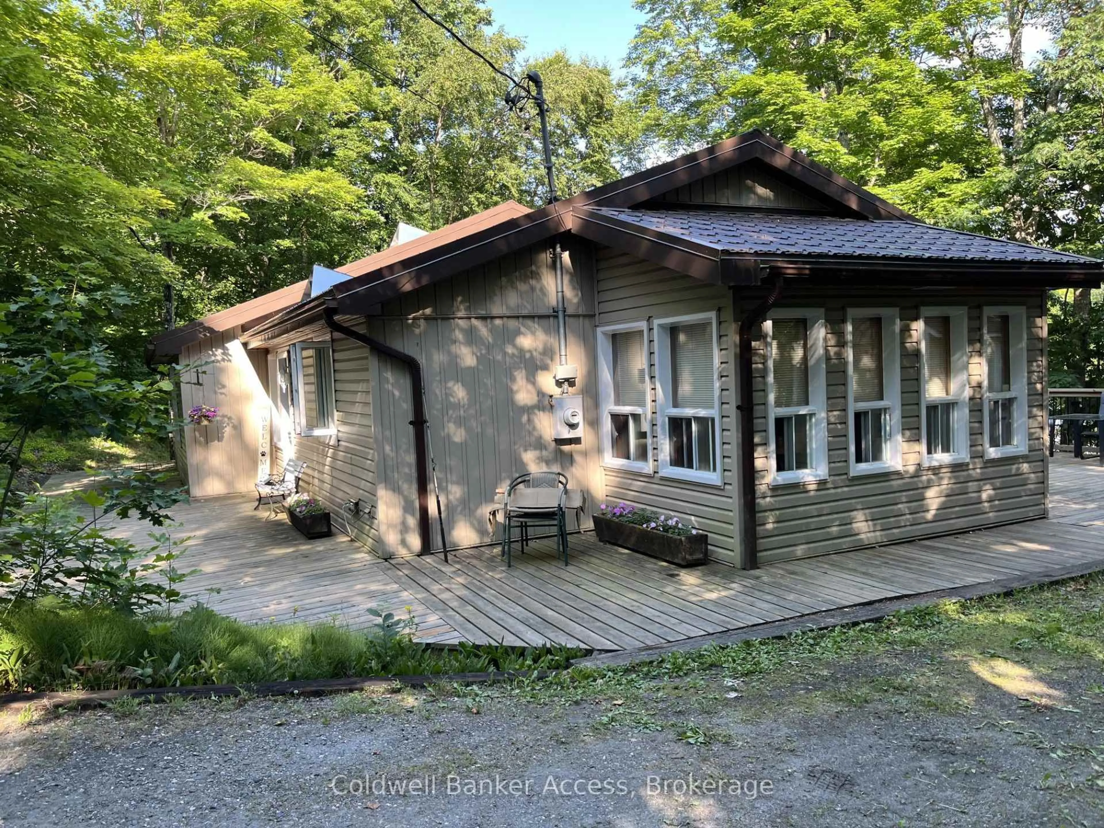 A pic from outside/outdoor area/front of a property/back of a property/a pic from drone, building for 27 Earl's Rd, The Archipelago Ontario P0C 1H0