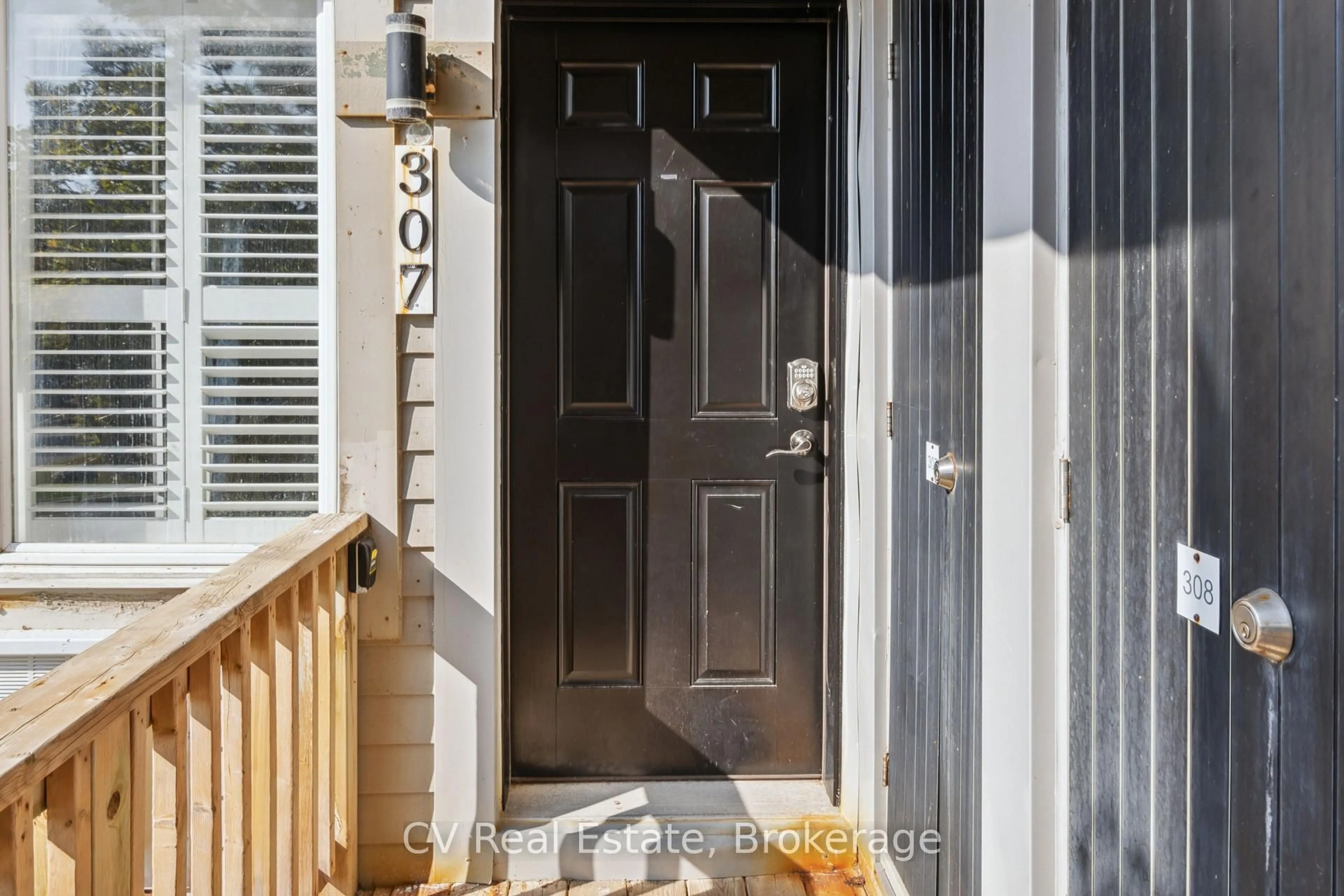Indoor entryway for 796468 Grey 19 Rd #307, Blue Mountains Ontario L9Y 0N6