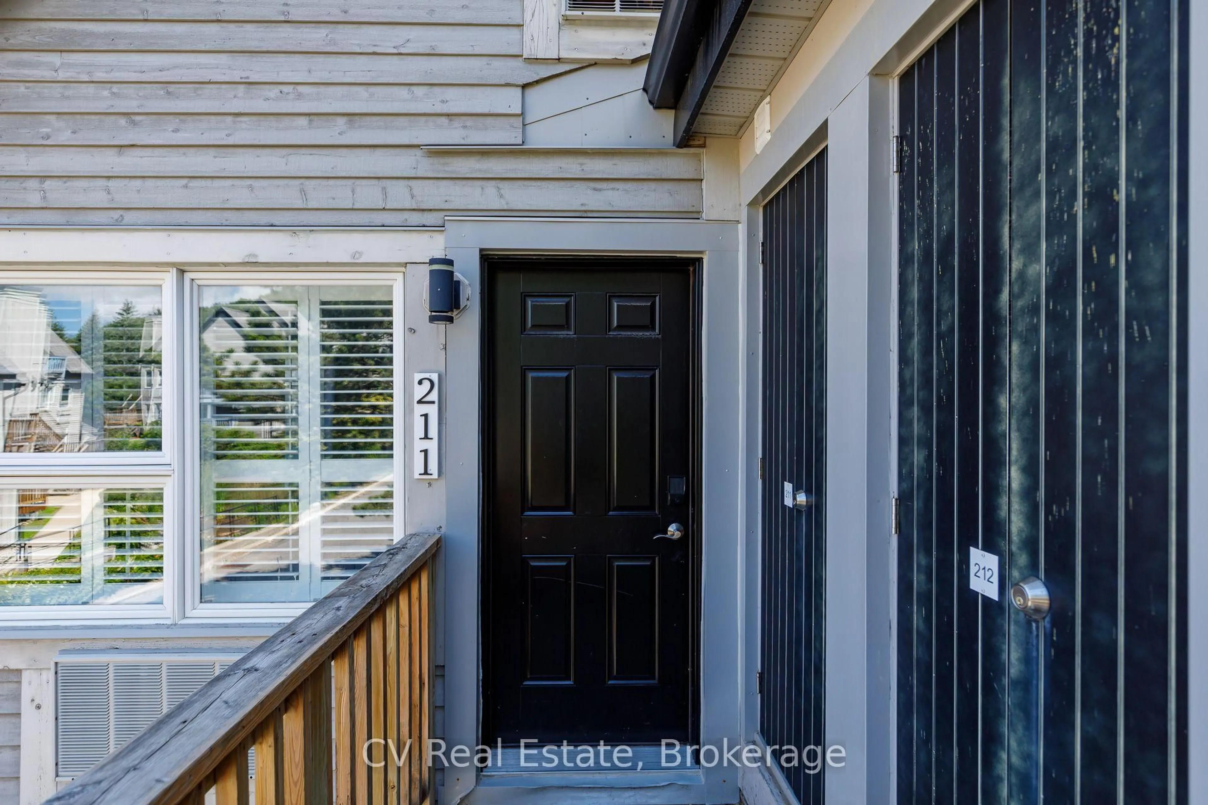 Indoor entryway for 796468 Grey 19 Rd #211, Blue Mountains Ontario L9Y 3Z2
