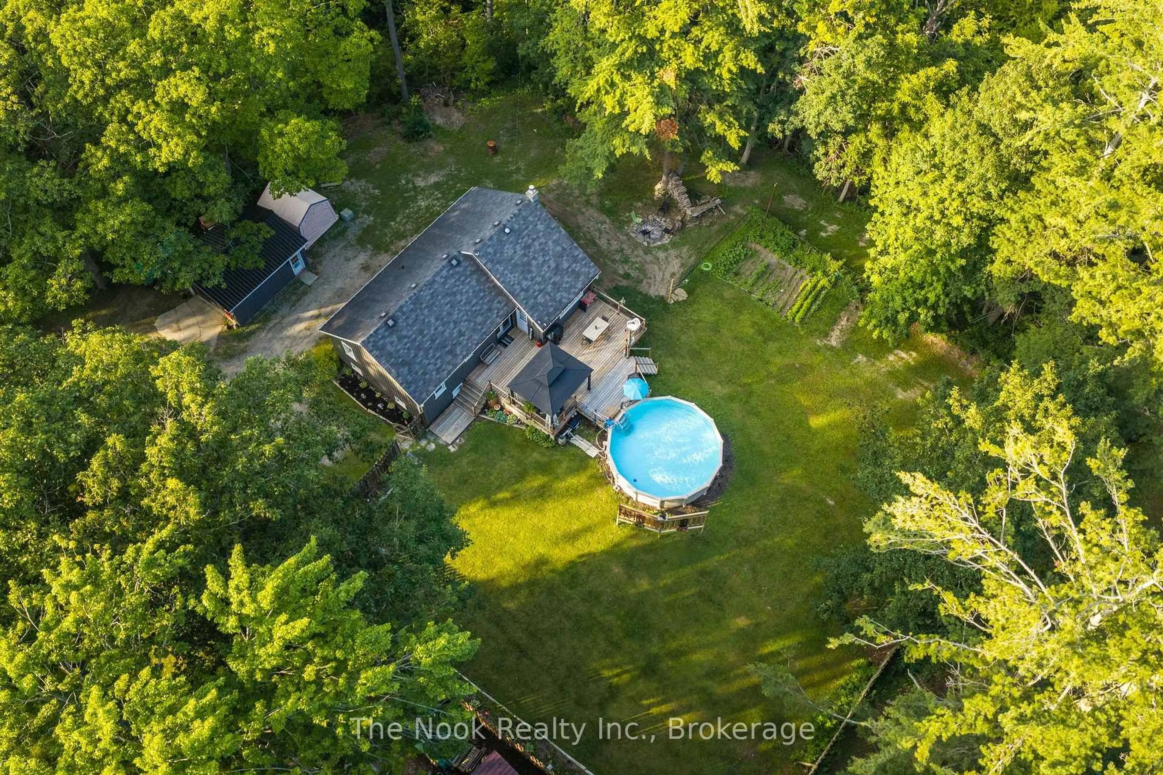 A pic from outside/outdoor area/front of a property/back of a property/a pic from drone, unknown for 5203 Valleyview Cres, Hamilton Township Ontario K0L 1E0